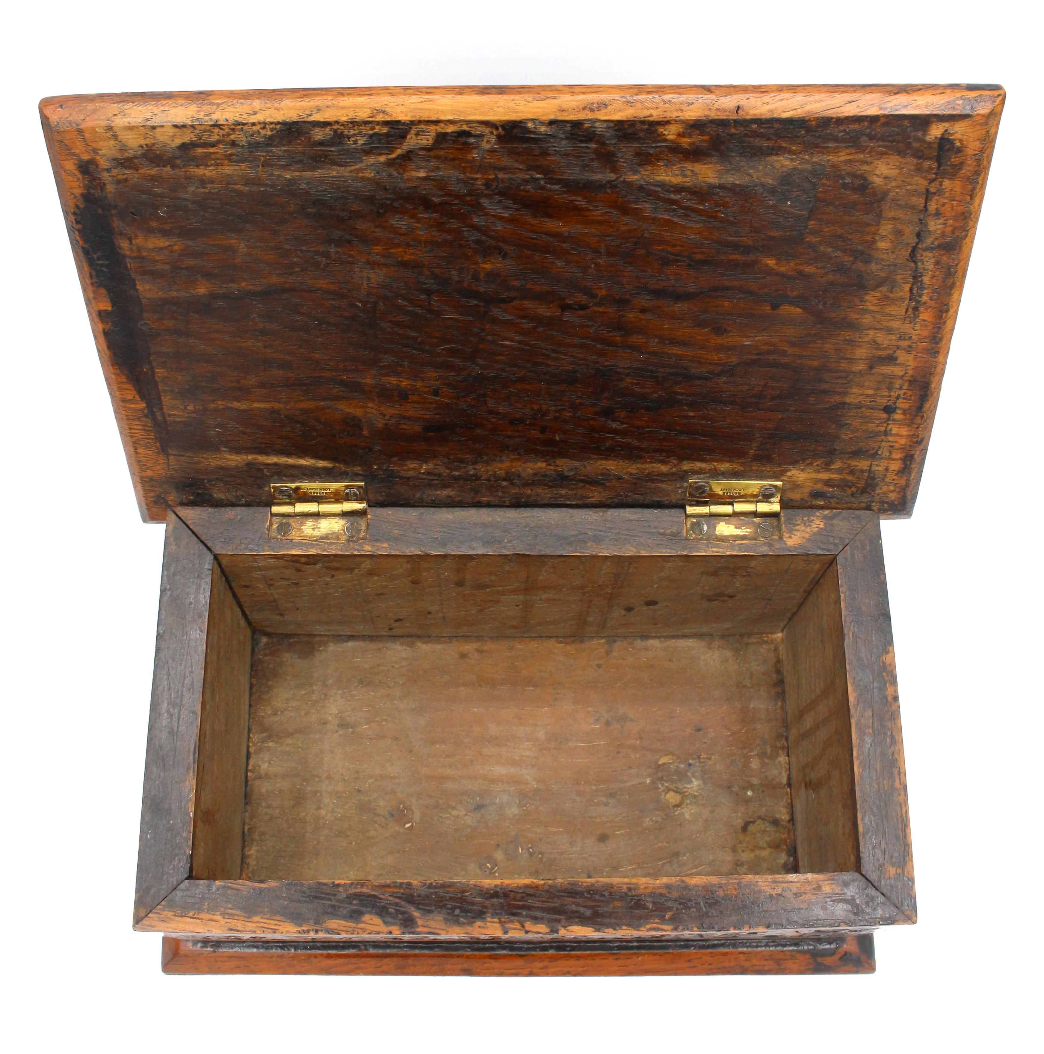 Boîte à documents néo-gothique anglaise, vers 1860-80 Bon état - En vente à Chapel Hill, NC