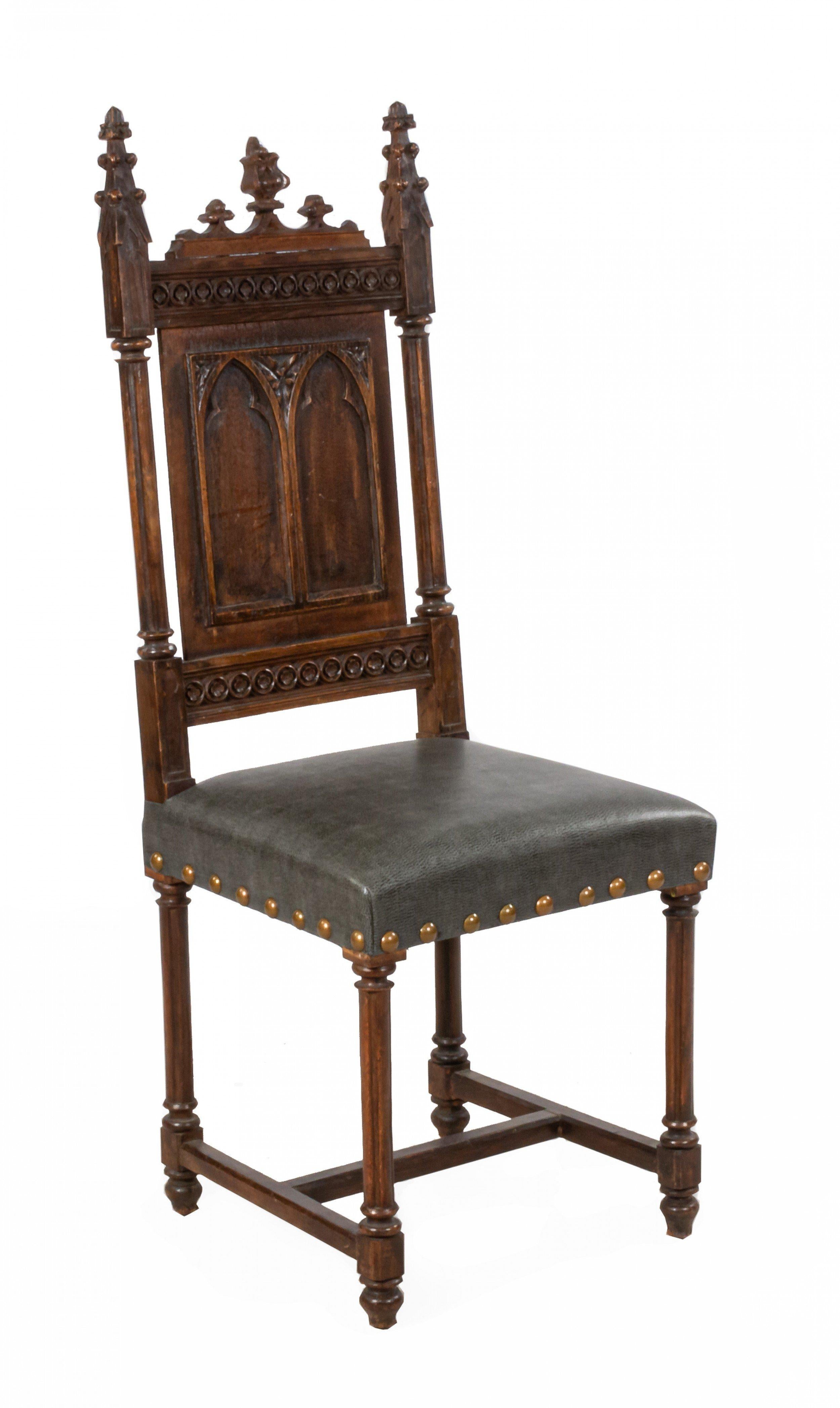 chaise style gothique