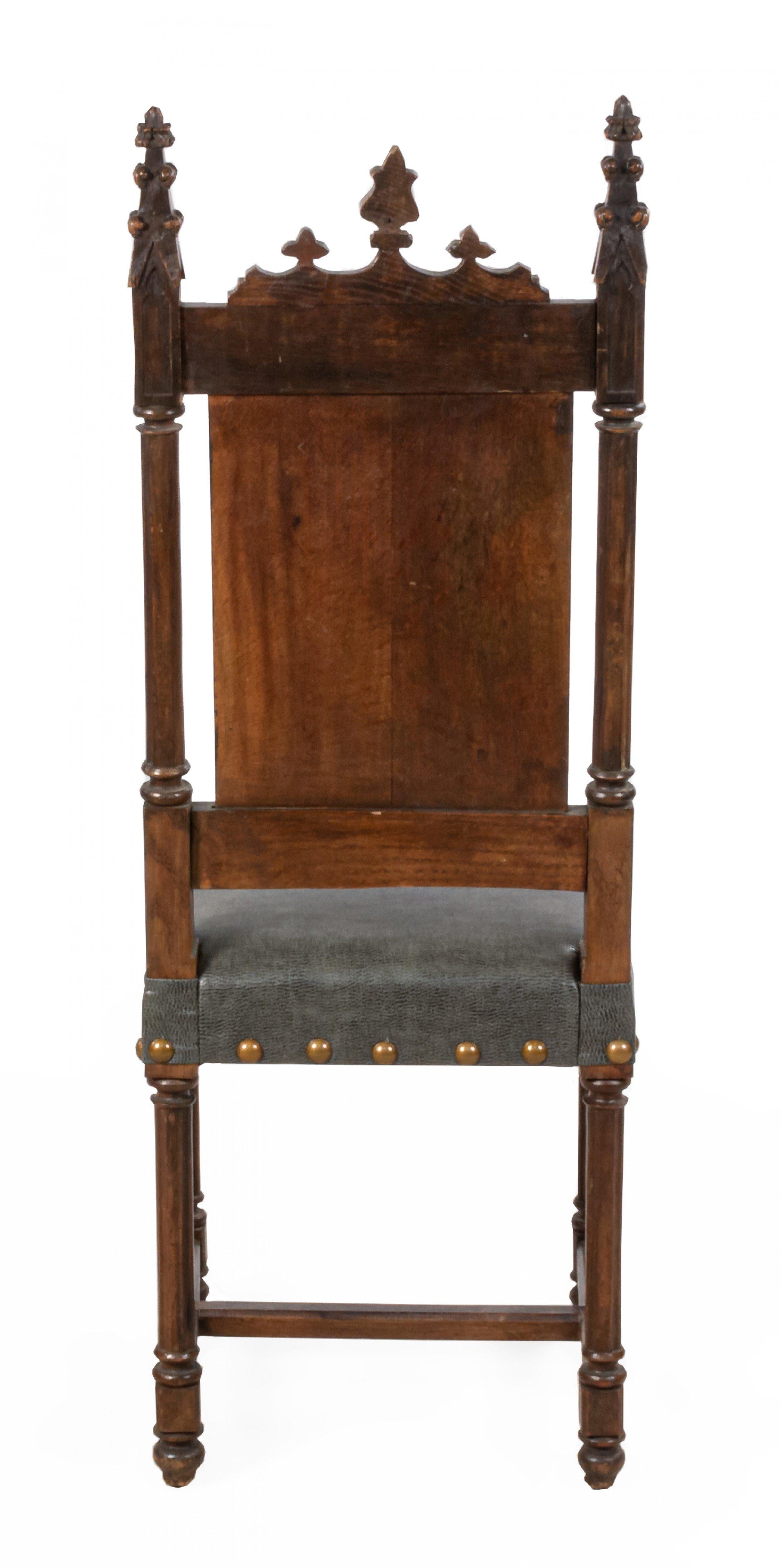 Néo-gothique Chaises d'appoint en cuir de style Revive gothique anglais en vente