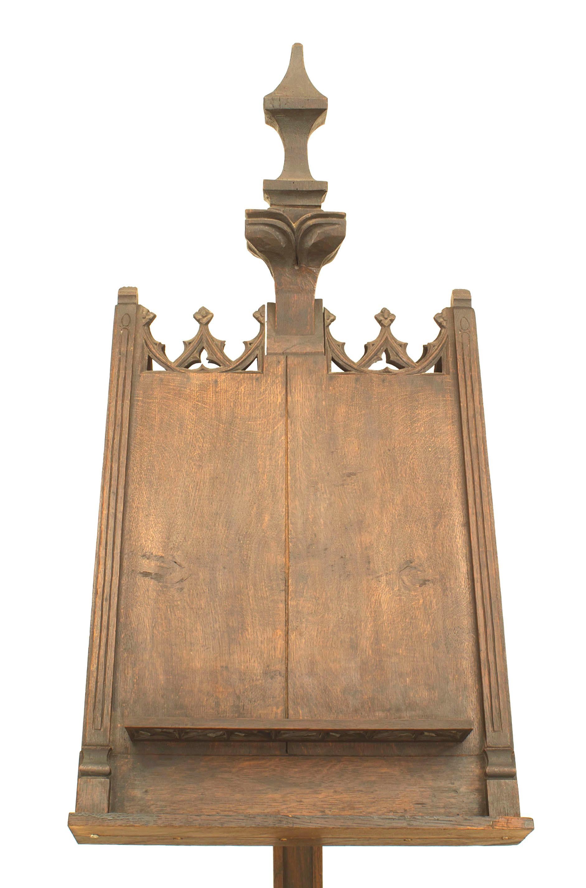 English Gothic Revival Oak Duet Stand In Good Condition For Sale In New York, NY