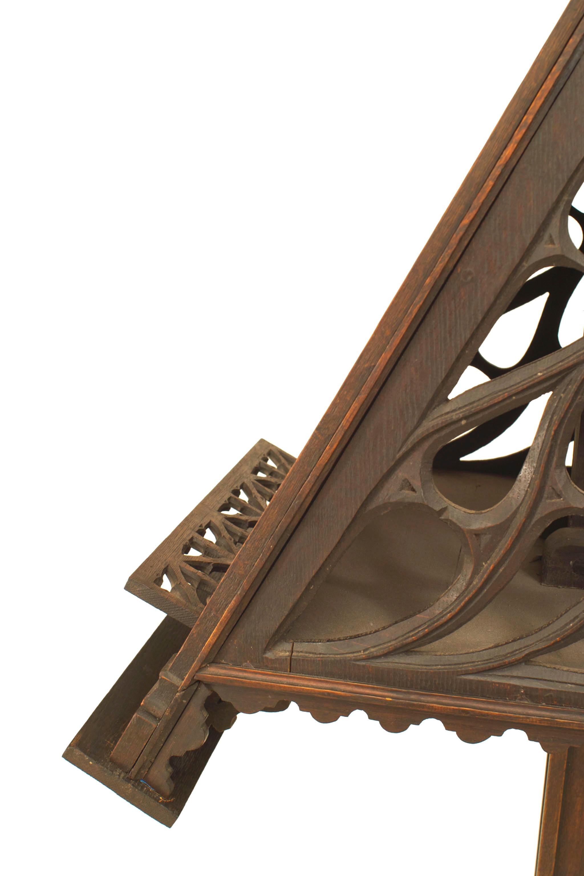 XIXe siècle Pupitre à gilet en chêne de style néo-gothique anglais en vente