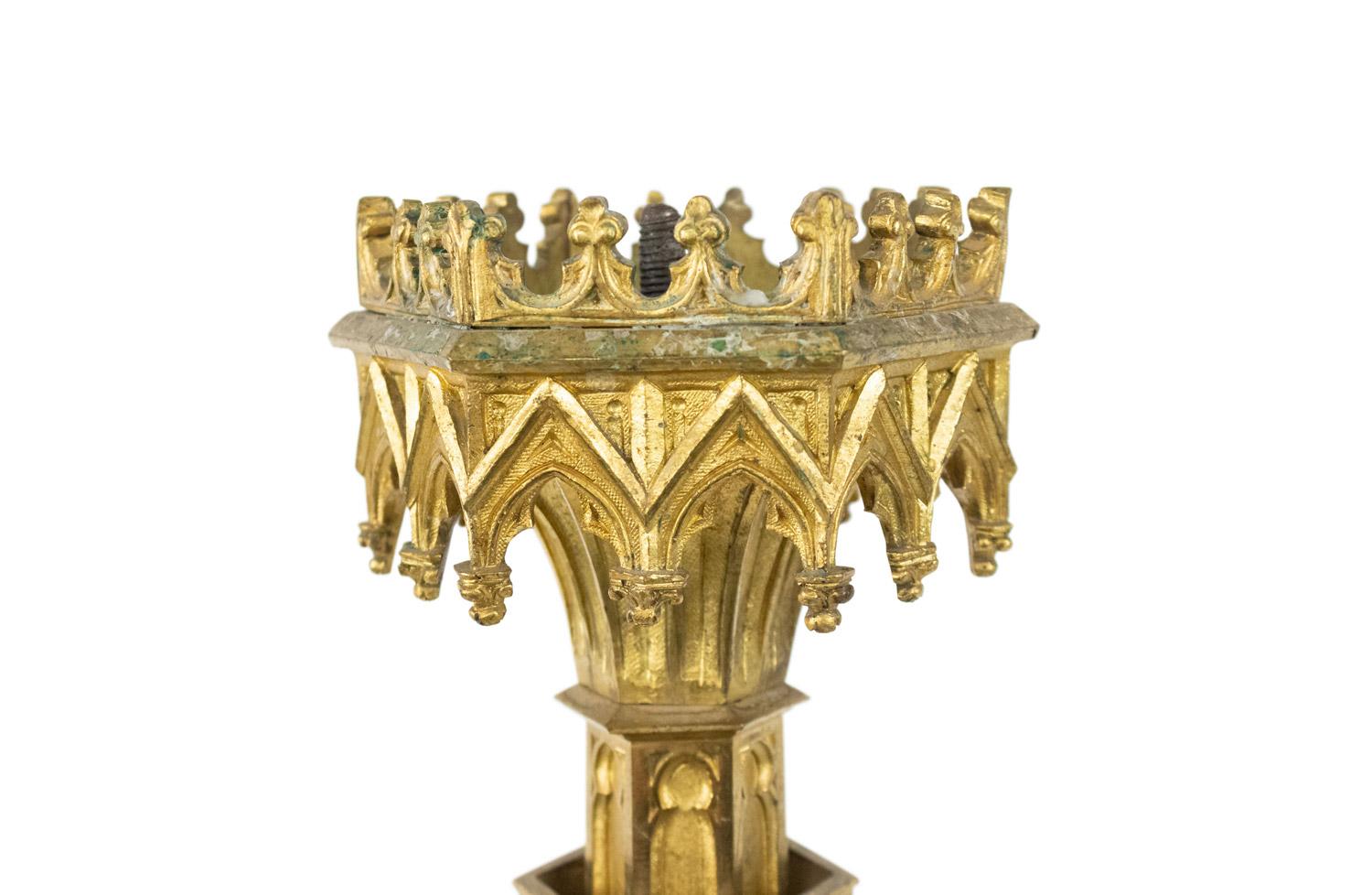 English Gothic Style Bronze Dore Altar Candlesticks (Georgian) im Angebot