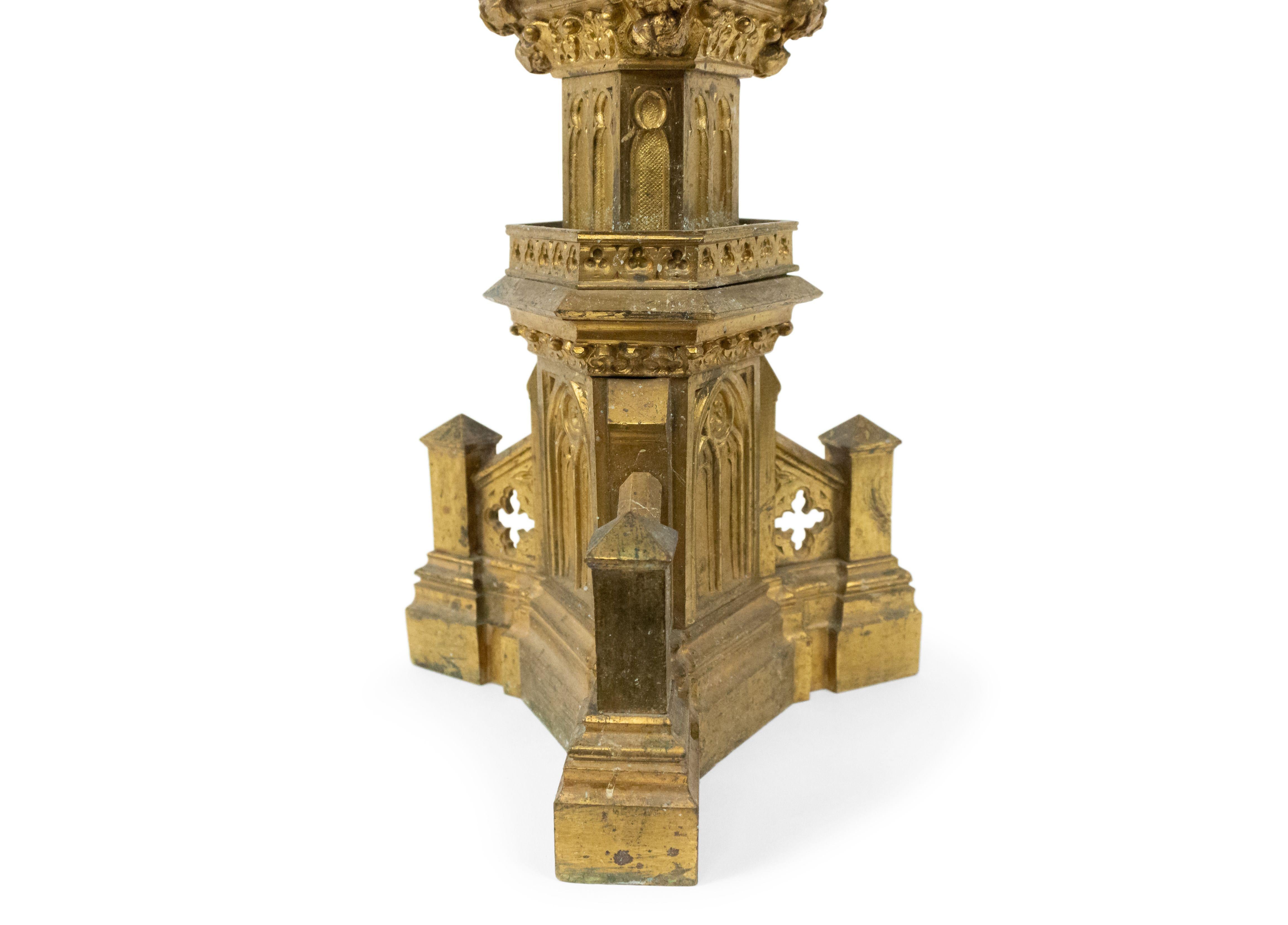 Englische Dore-Altar-Kerzenständer aus Bronze im gotischen Stil im Angebot 2