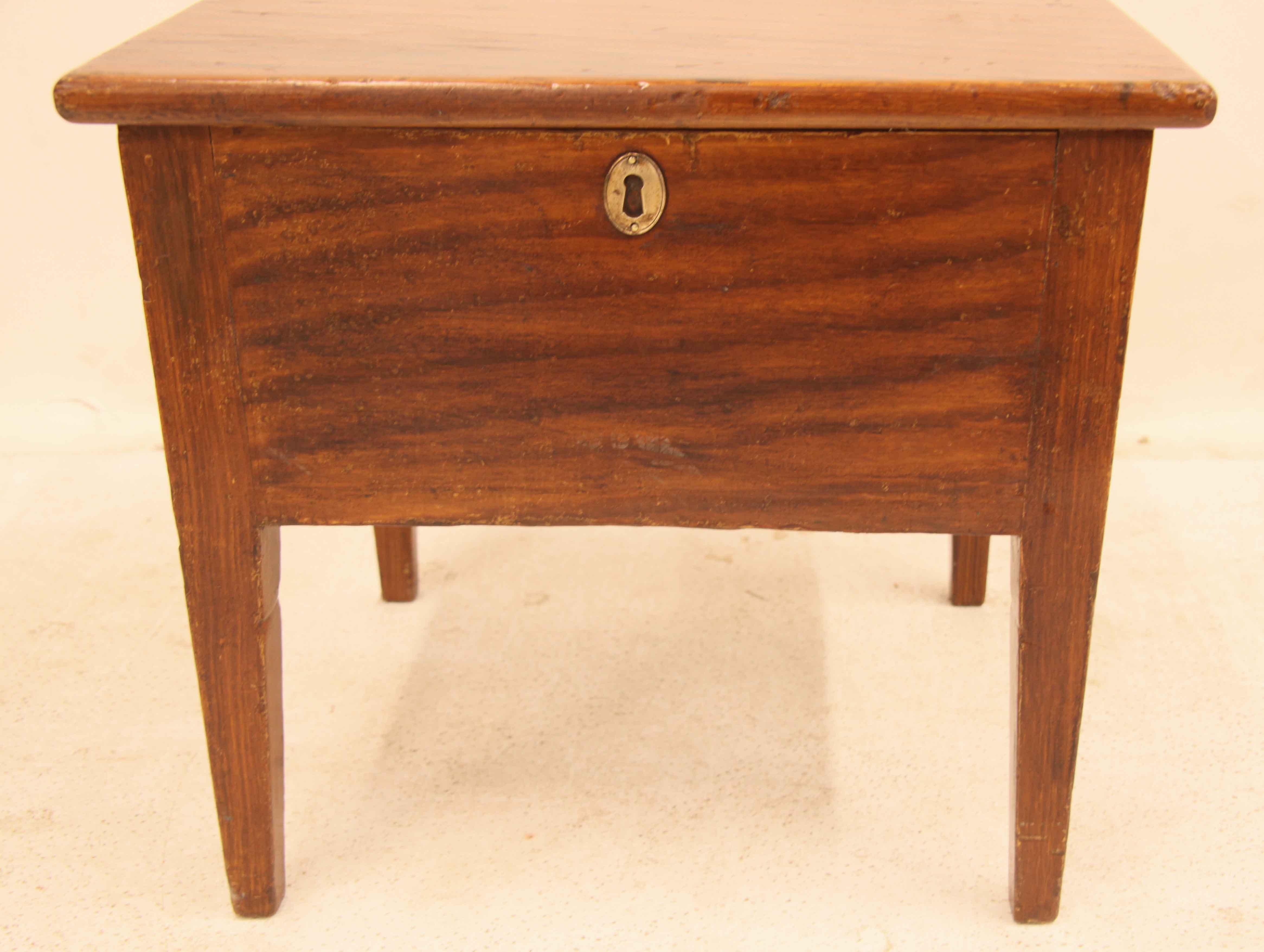 Mid-19th Century English Grain Painted End Table For Sale