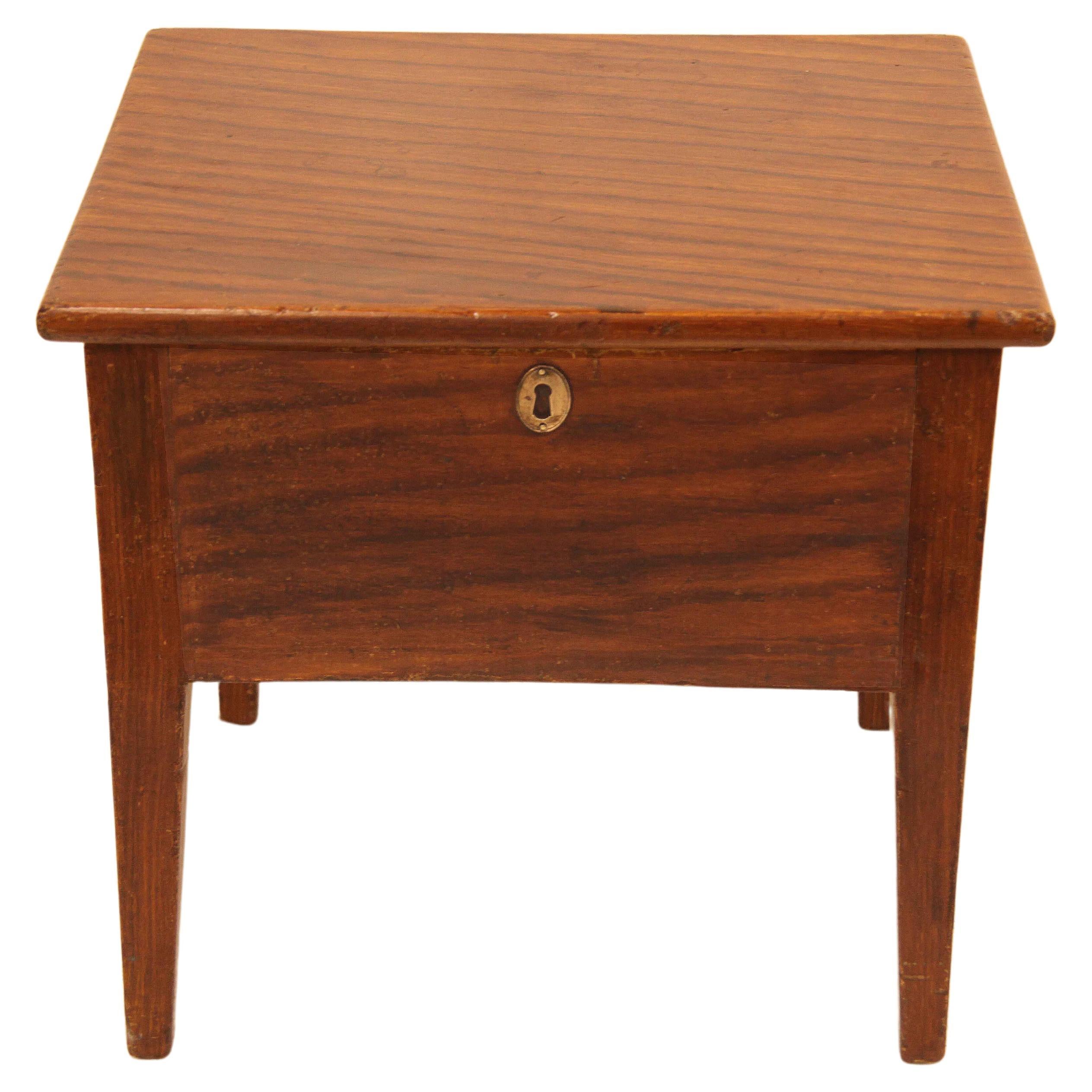 English Grain Painted End Table For Sale