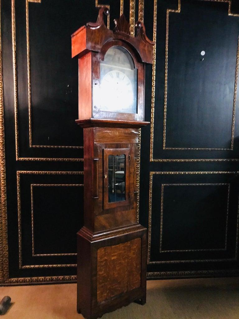 English Grandfather Clock antique 19th Century with a Mahogany veneer Case For Sale 7