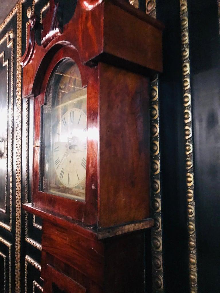 English Grandfather Clock antique 19th Century with a Mahogany veneer Case For Sale 4