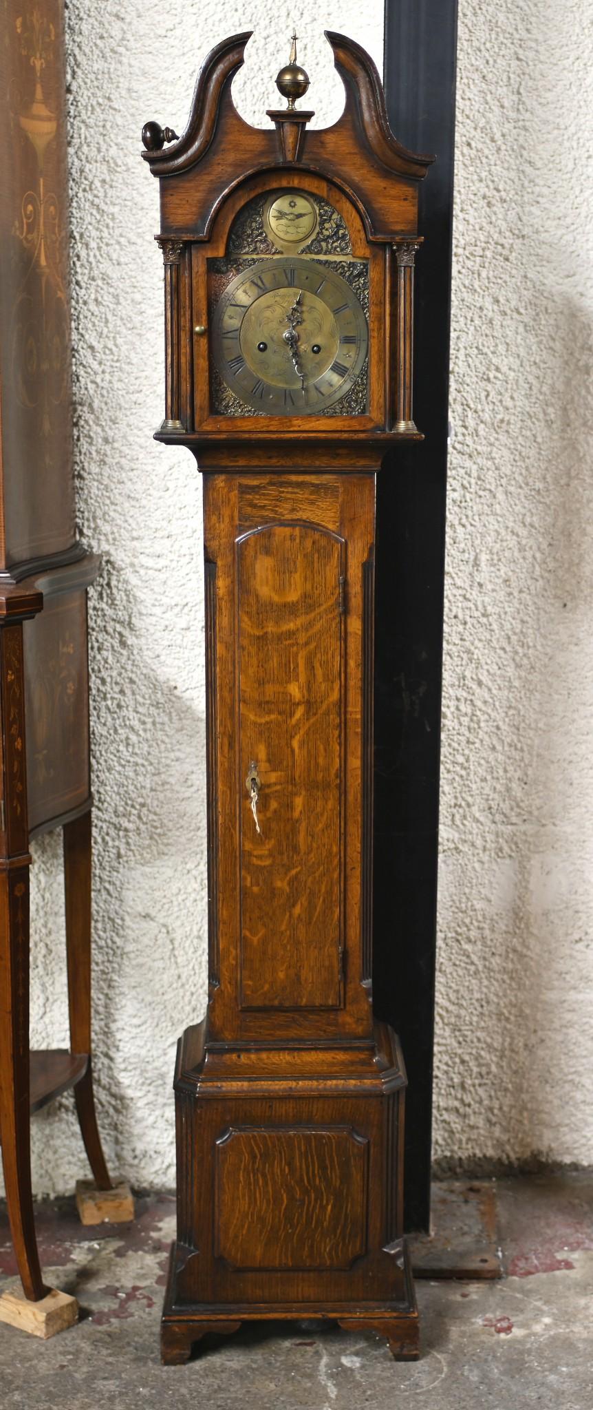 Refined English grandmother clock in mahogany
Made by Richard Wells of Truro in Cornwall
Broken arch pediment to top
We can ship to anywhere in the world 
Offered in great shape ready for home use right away.
