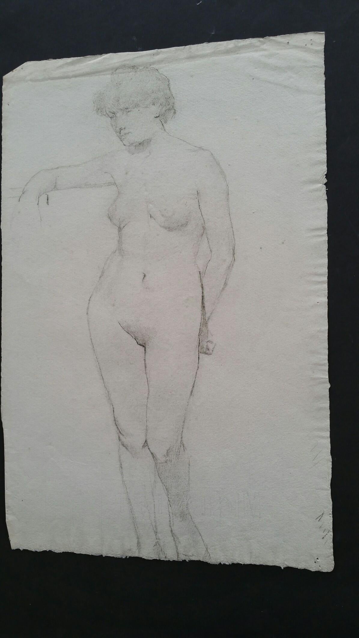 Portrait en graphite anglais d'une femme nue, debout, tournée vers l'avant en vente 2