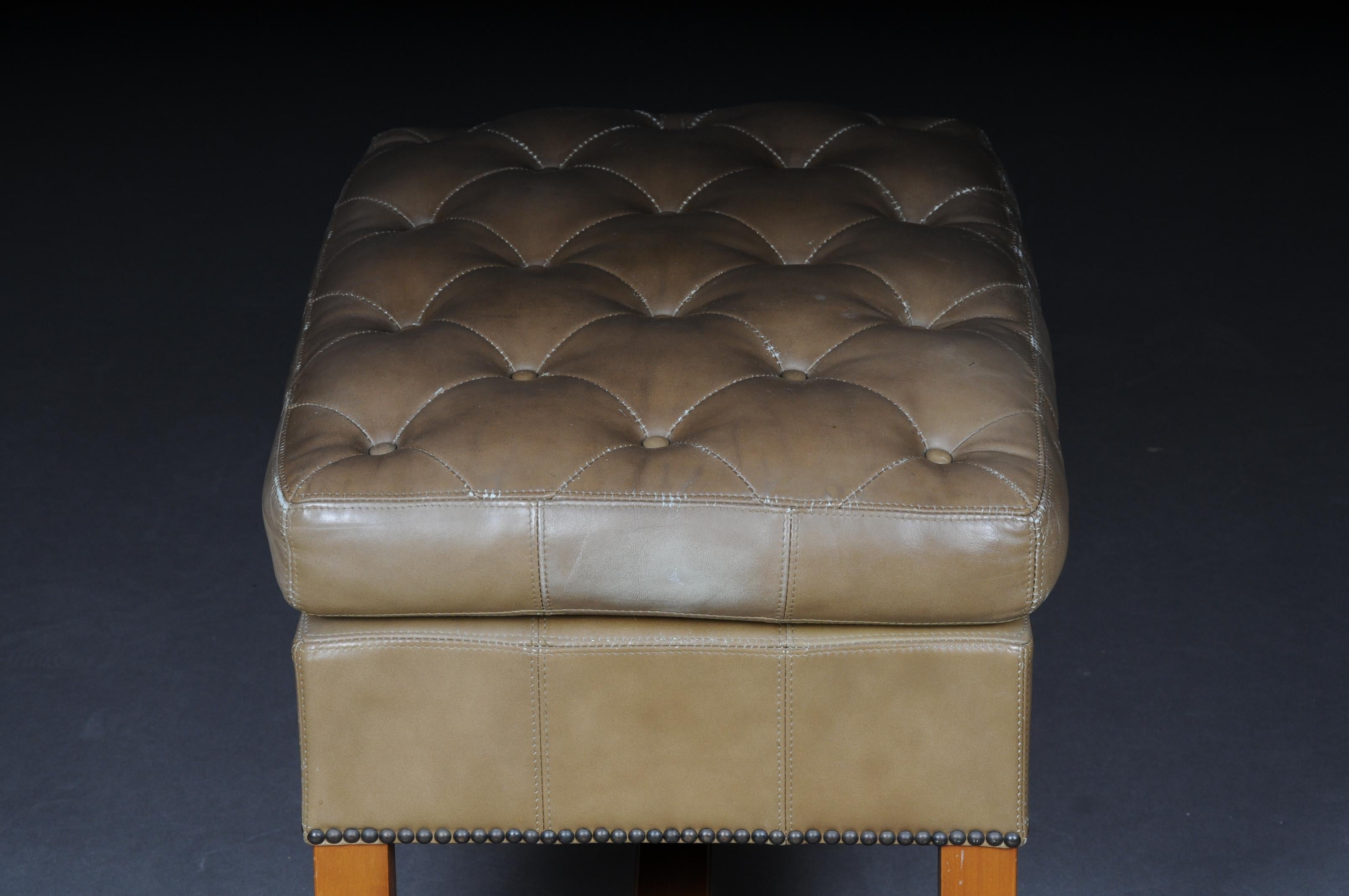 English Gray Chesterfield Stool / Bench, 20th Century For Sale 1