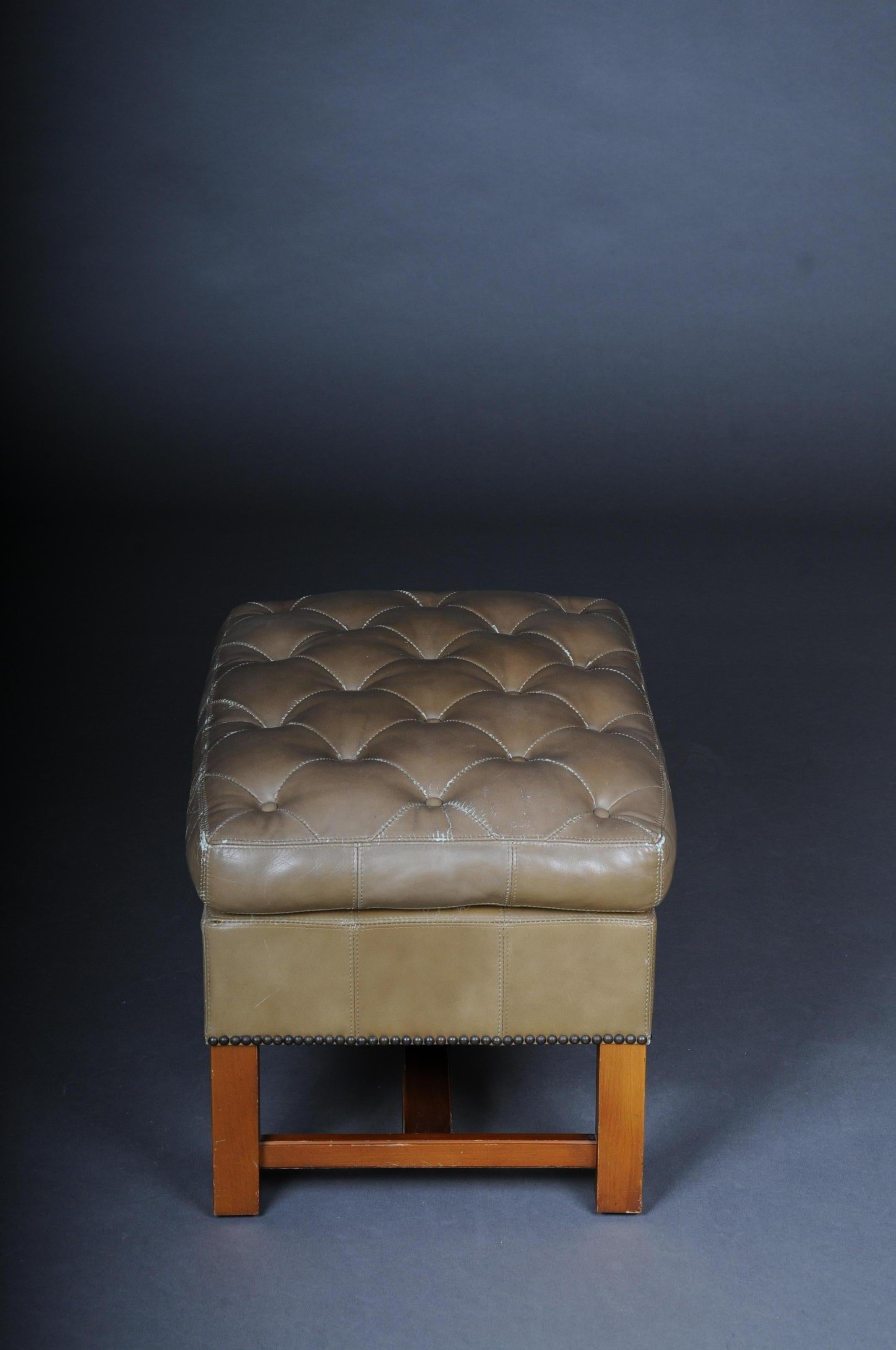 English Gray Chesterfield Stool / Bench, 20th Century For Sale 3