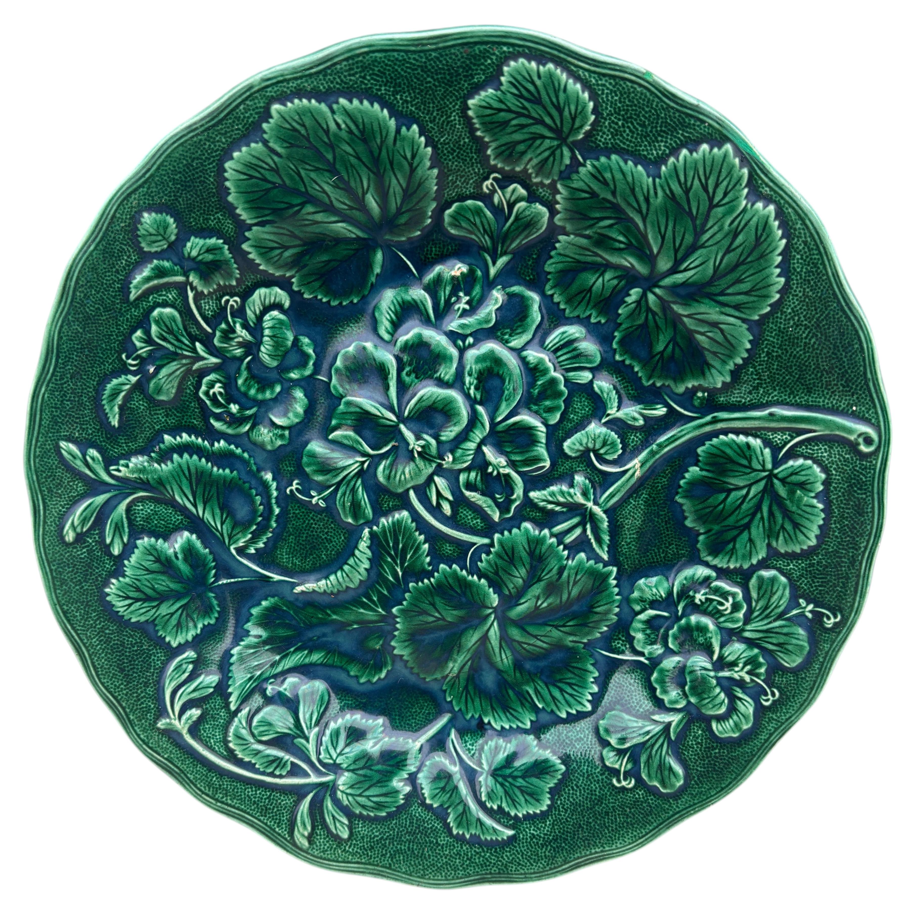 Piatto in maiolica verde inglese Greene & Greene, 1880 circa