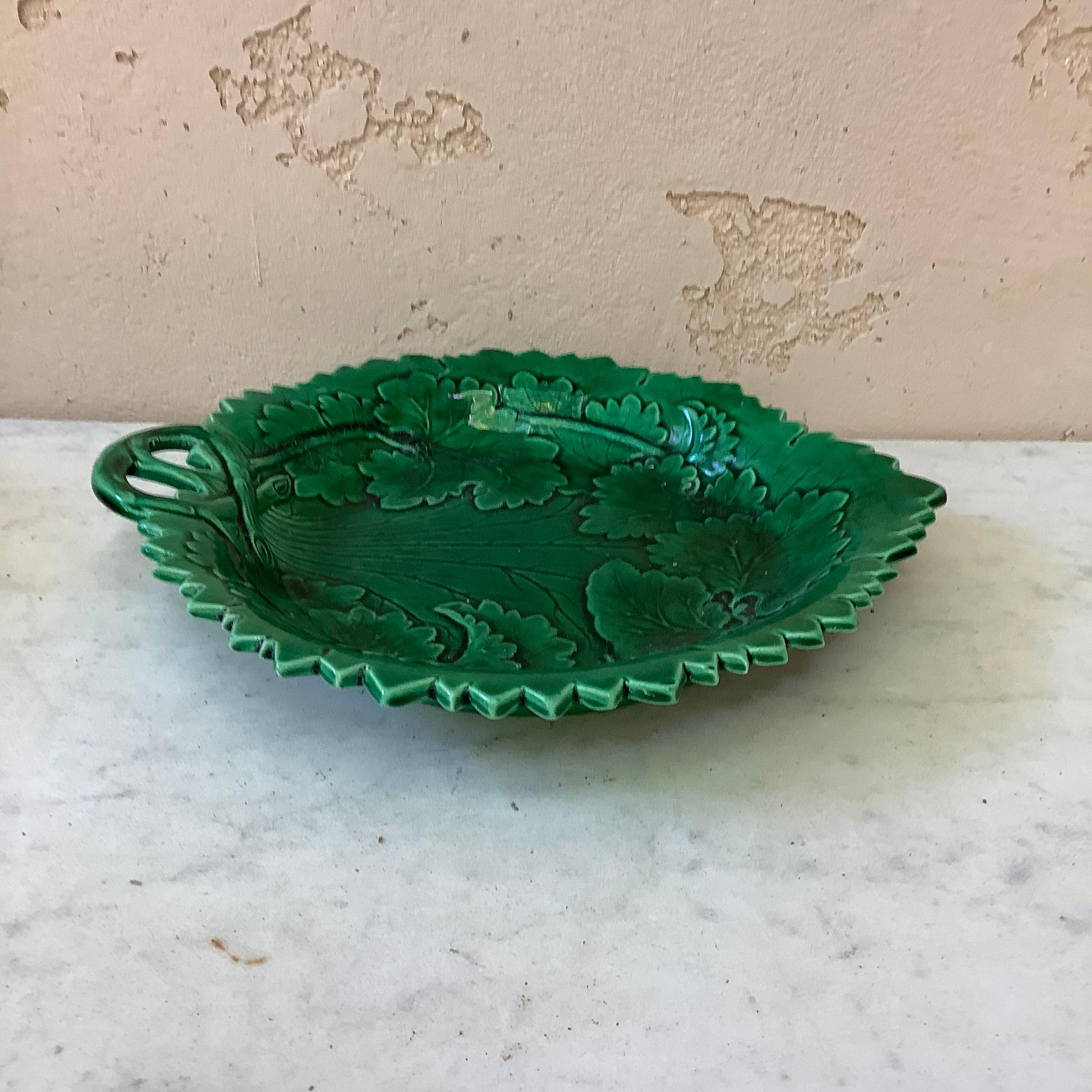 English Green Majolica Handled Platter, circa 1890 In Good Condition In Austin, TX