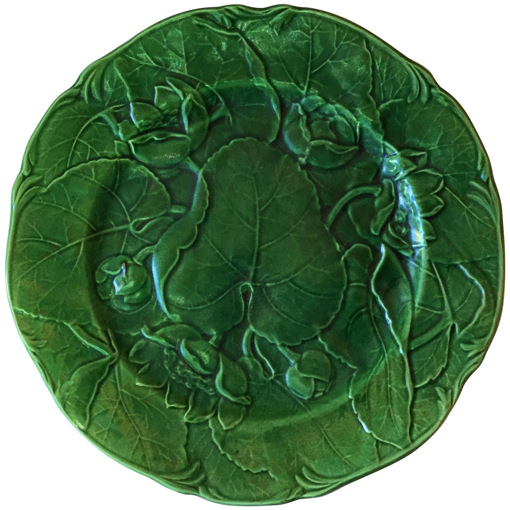 English Green Majolica Victorian Water Lily Plate, circa 1880