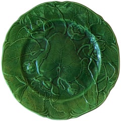 Assiette à nénuphar victorienne en majolique verte anglaise:: vers 1880