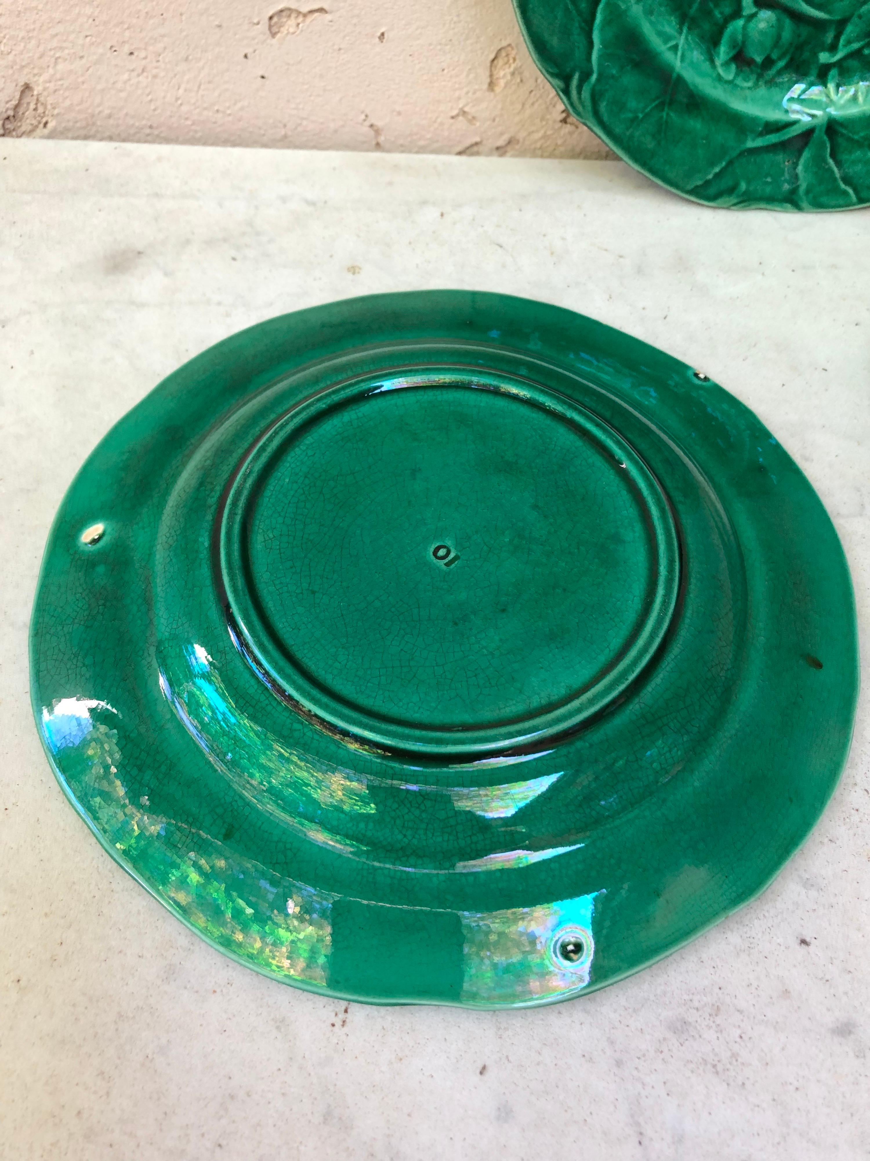 English Green Majolica Water Lily Plate, Circa 1890 In Good Condition In Austin, TX