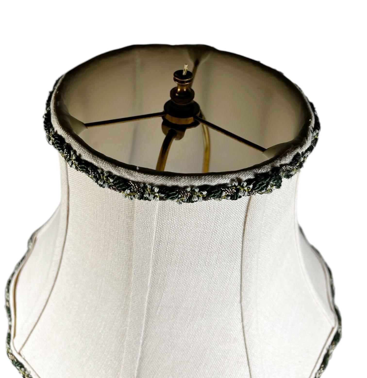 English Green Tole Tea Canister Lamp on Custom Stand In condizioni buone in vendita a Dallas, TX