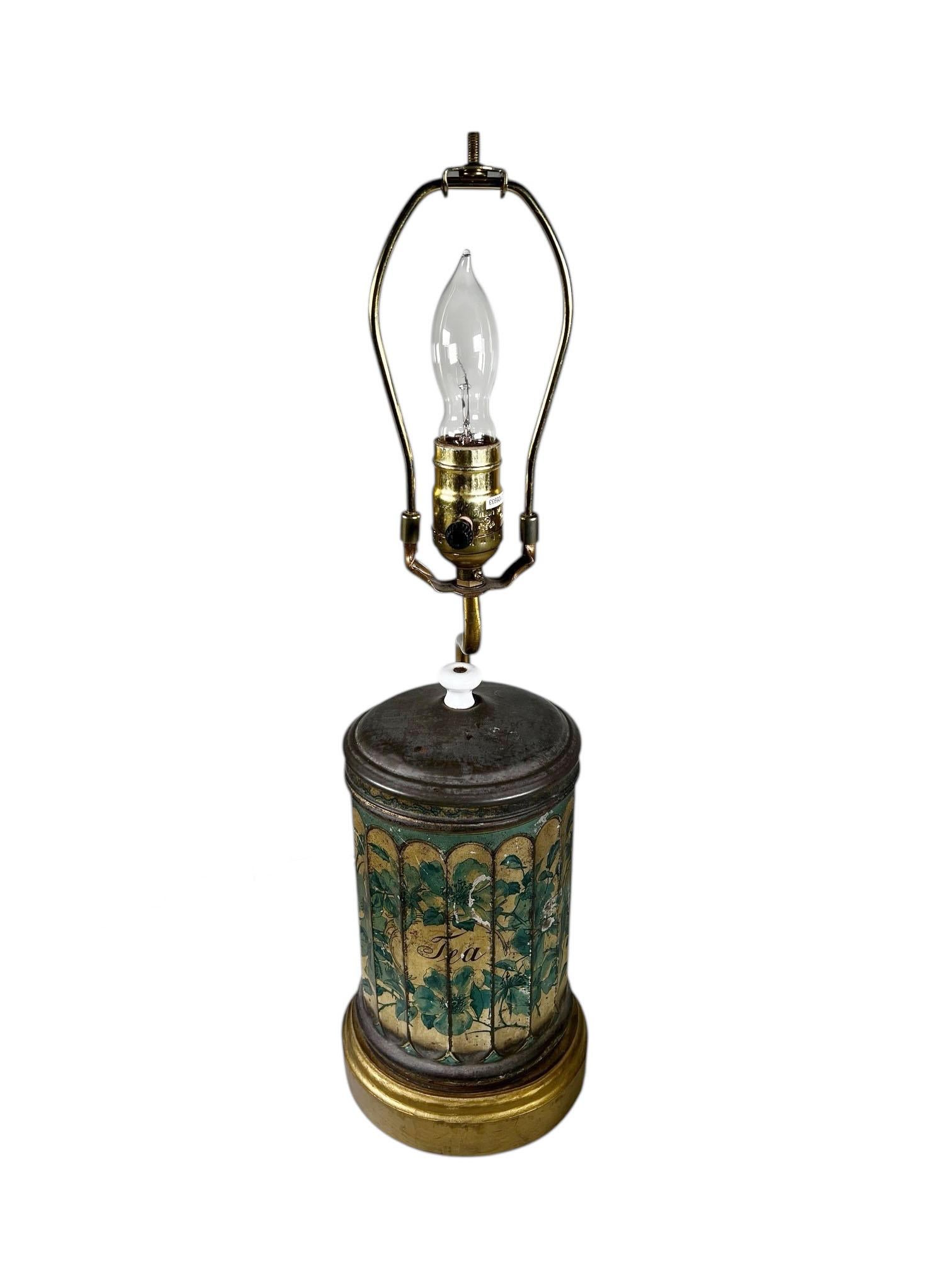 English Green Tole Tea Canister Lamp on Custom Stand in vendita 1