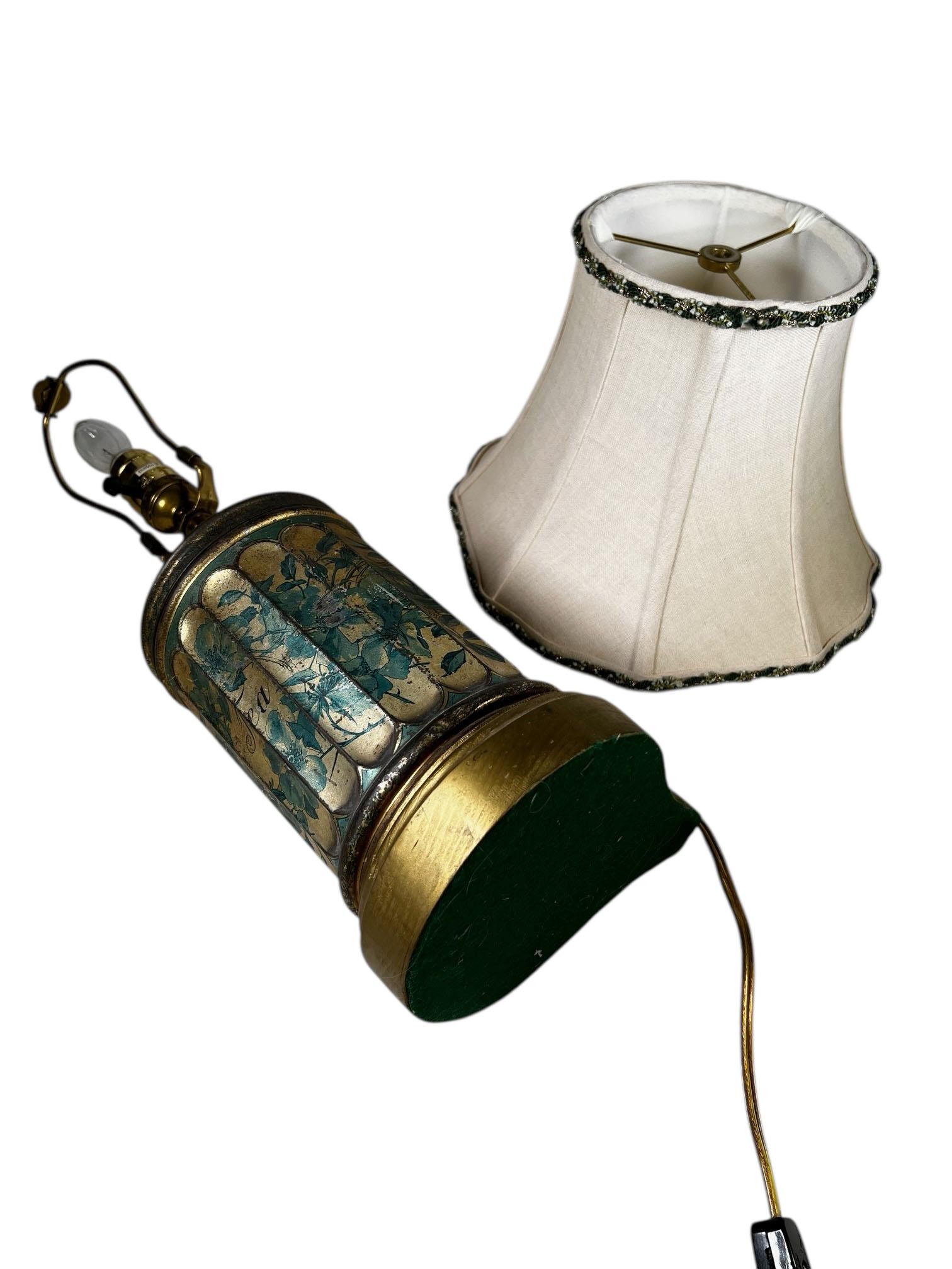 English Green Tole Tea Canister Lamp on Custom Stand in vendita 2