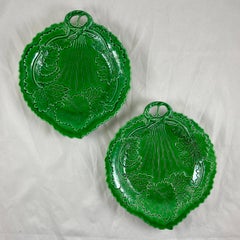 Server o Vide-Poche in maiolica inglese a forma di foglia con manico a ramoscello
