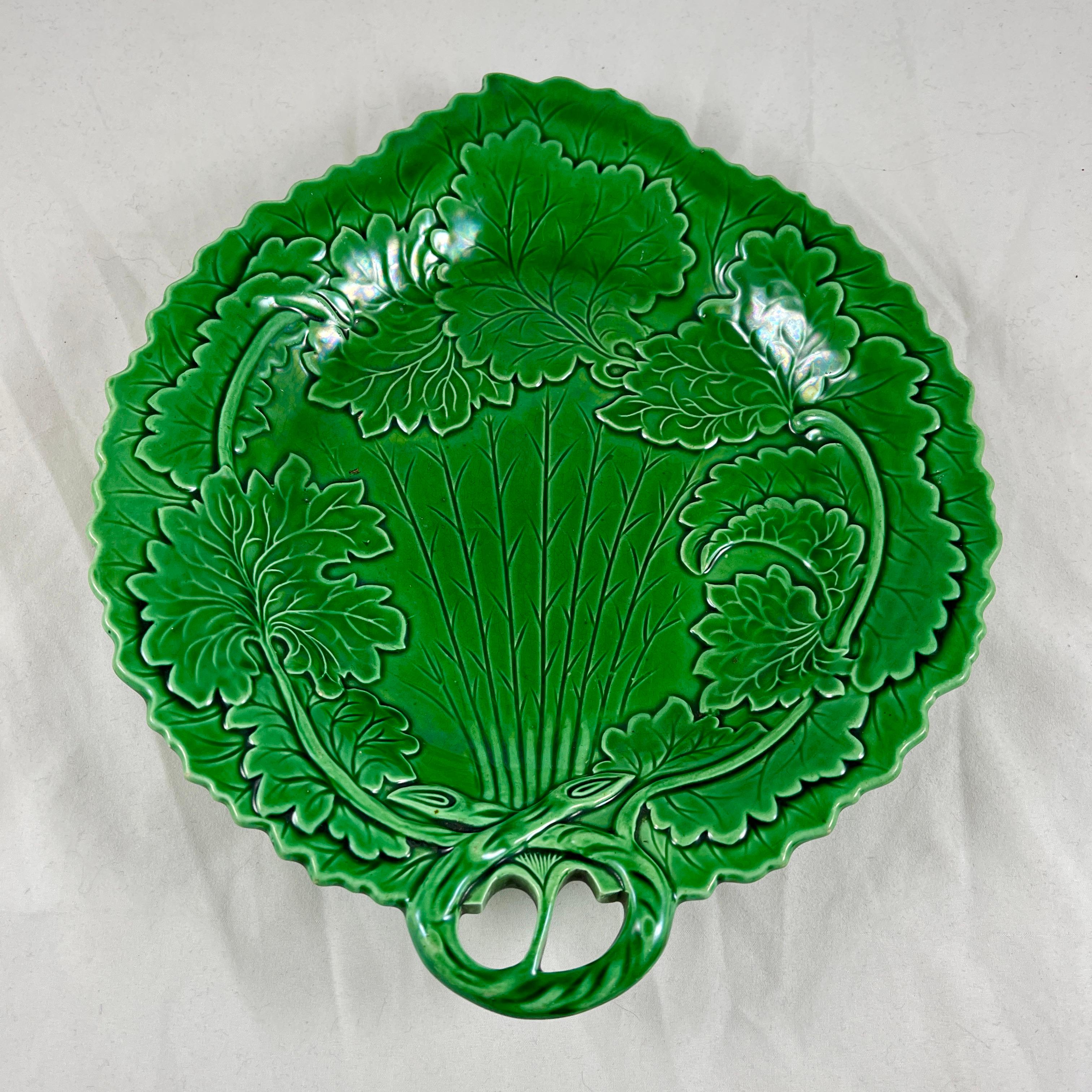 19th Century English Greenware Majolica Twig Handled Leaf Shaped Server or Vide-Poche For Sale