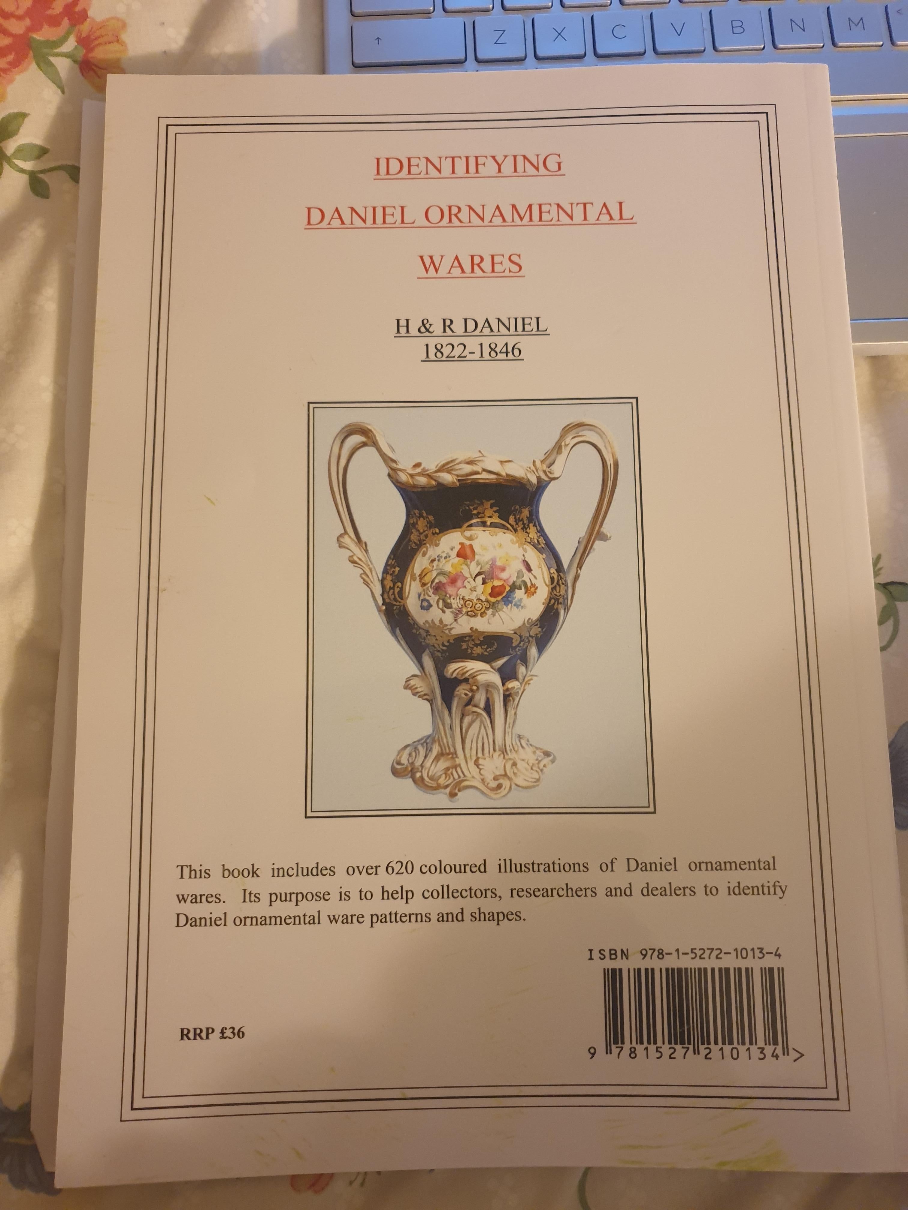 English H & R Daniel Floral Laurels Hand painted 19th Century Decorative Vases For Sale 10