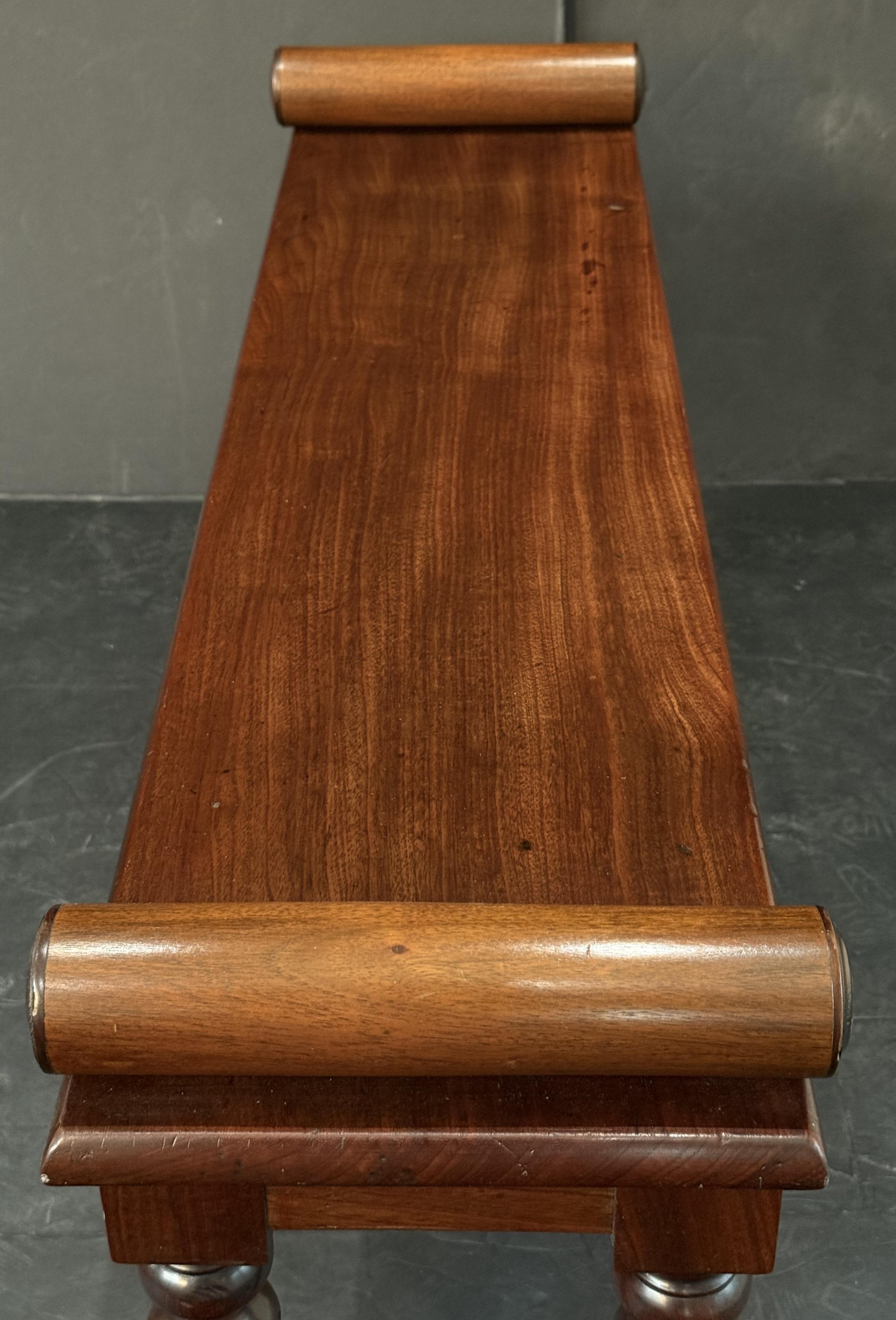 English Hall Bench or Window Seat of Mahogany For Sale 1