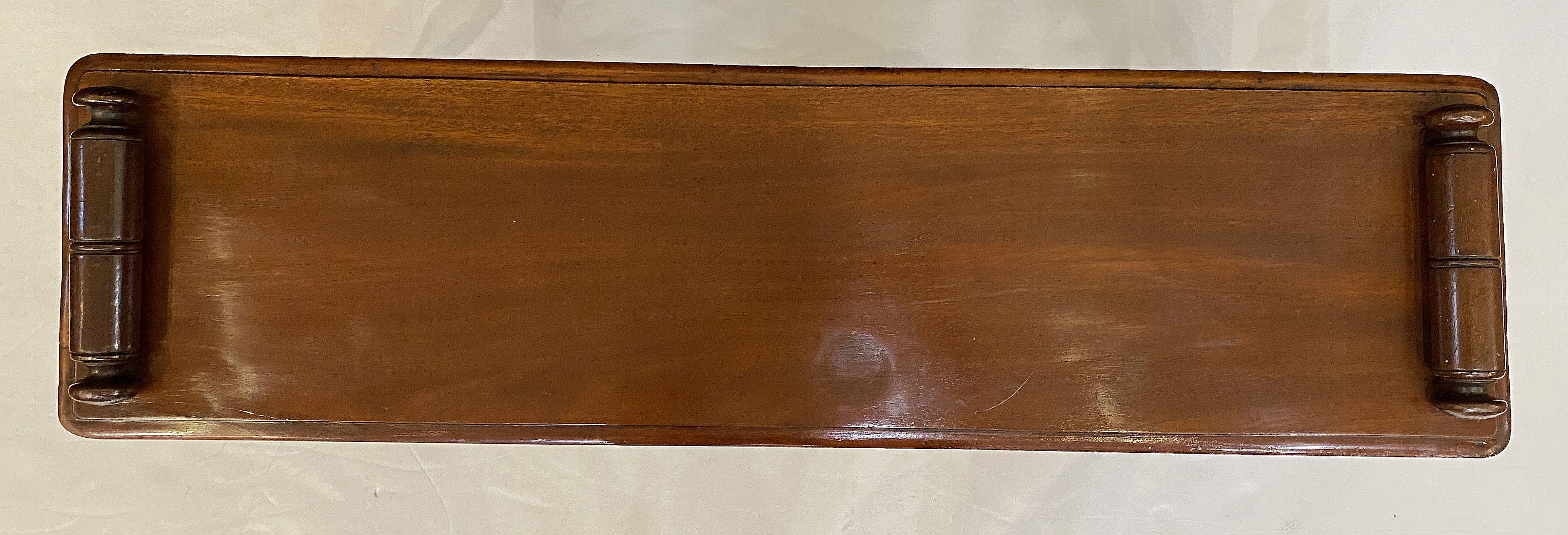 English Hall Bench or Window Seat of Mahogany on Turned Legs In Good Condition In Austin, TX