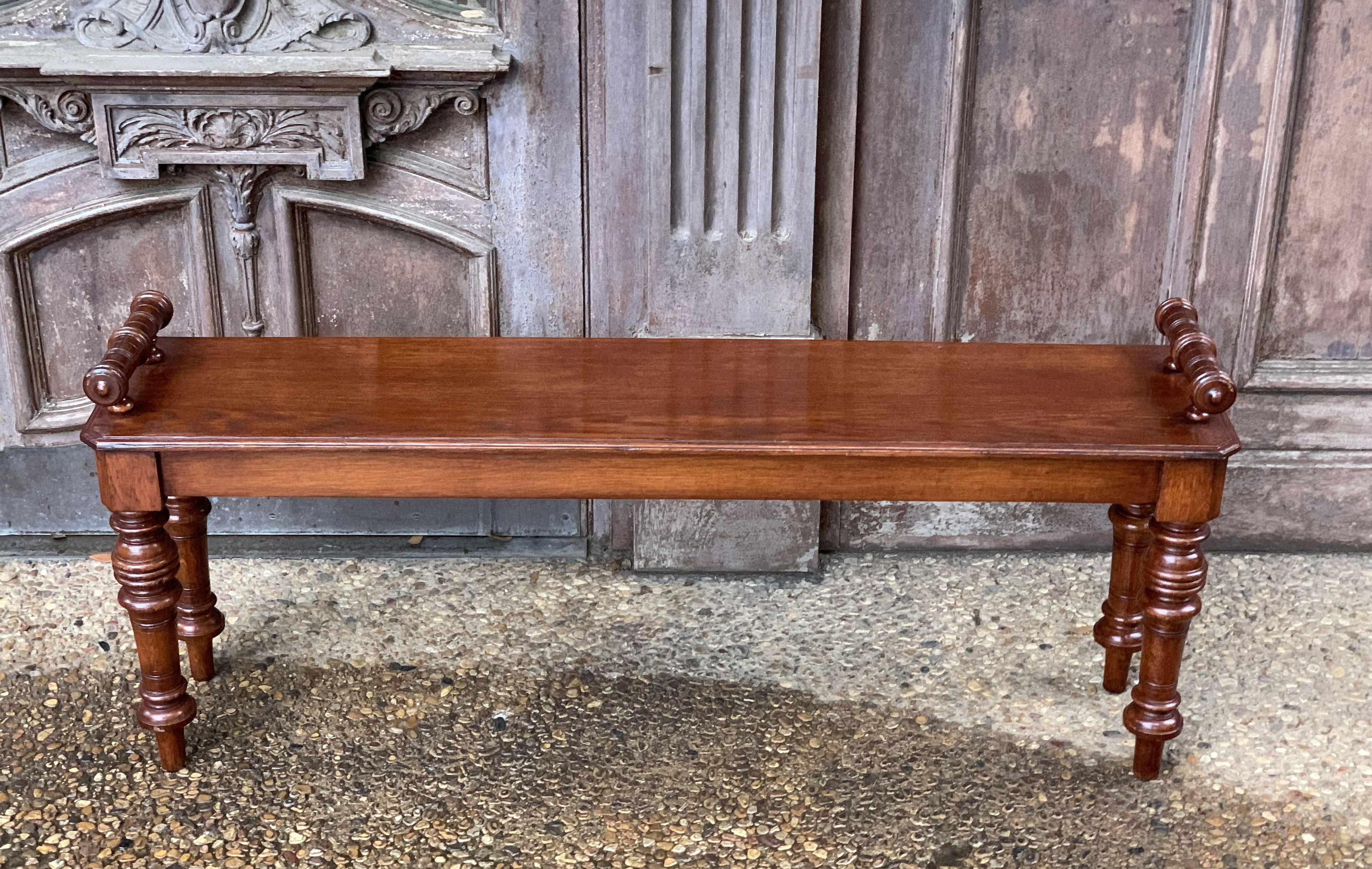 A fine English hall bench or window seat of oak, featuring turned handles at opposing ends over a long plank seat and set upon four turned legs.

Dimensions:

H 20 1/2 inches
W 48 inches
D 11 inches

Seat H 17 3/4 inches.



            