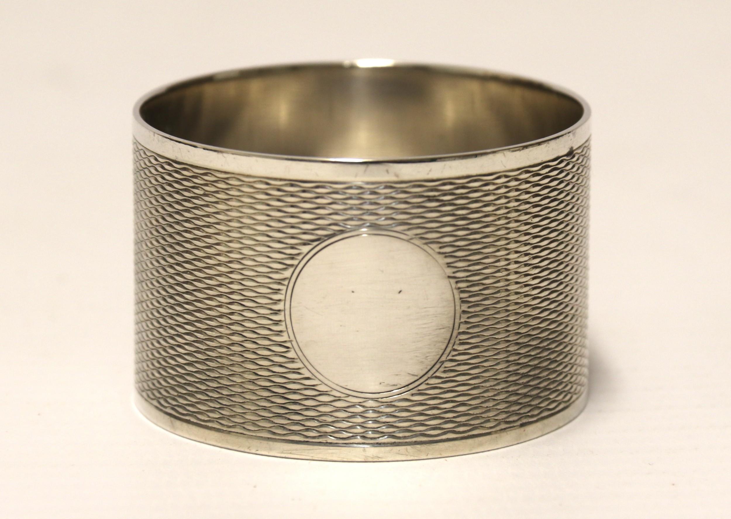 English Hall Marked Silver Early 20th Century Set of 6 Boxed Napkin Rings For Sale 3