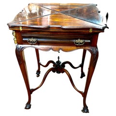 Table de jeu pliante anglaise en bois de rose sculpté à la main « French Chippendale »