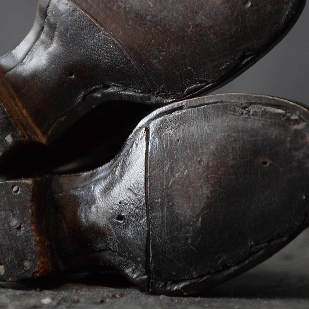 English Hand Crafted 19th Century Apprentice Shoes For Sale 1