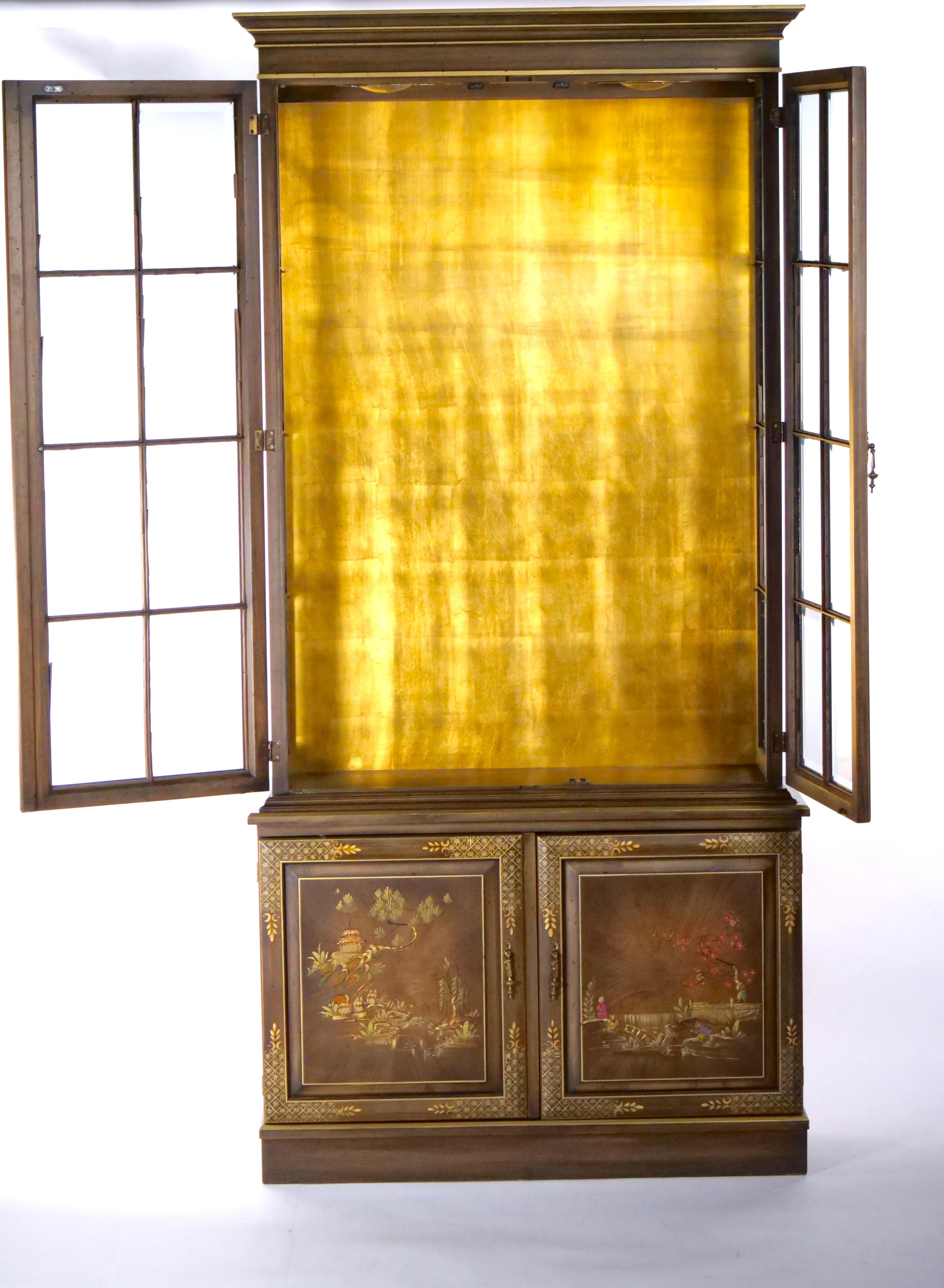 English Hand Painted / Decorated Wood Chinoiserie Display Cabinet For Sale 3