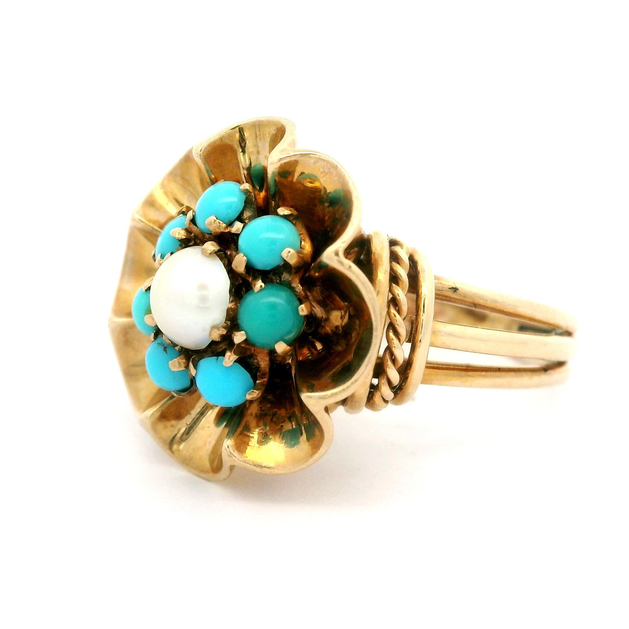 English Handmade Yellow Gold Turquoise & Mabe Pearl Flower Wire Work Ring In Good Condition For Sale In Montclair, NJ