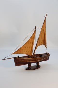 Englisches handgefertigtes Eibenholzmodell eines Segelbootes aus dem 19. Jahrhundert, um 1900