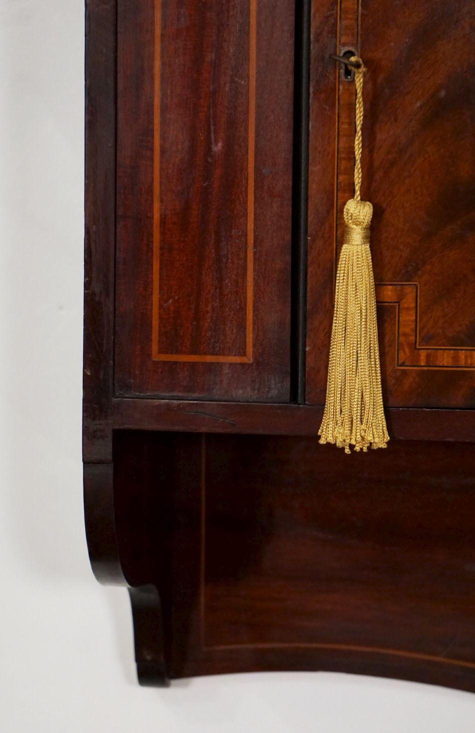 English Hanging Shelf or Curio Cabinet of Inlaid Mahogany 7