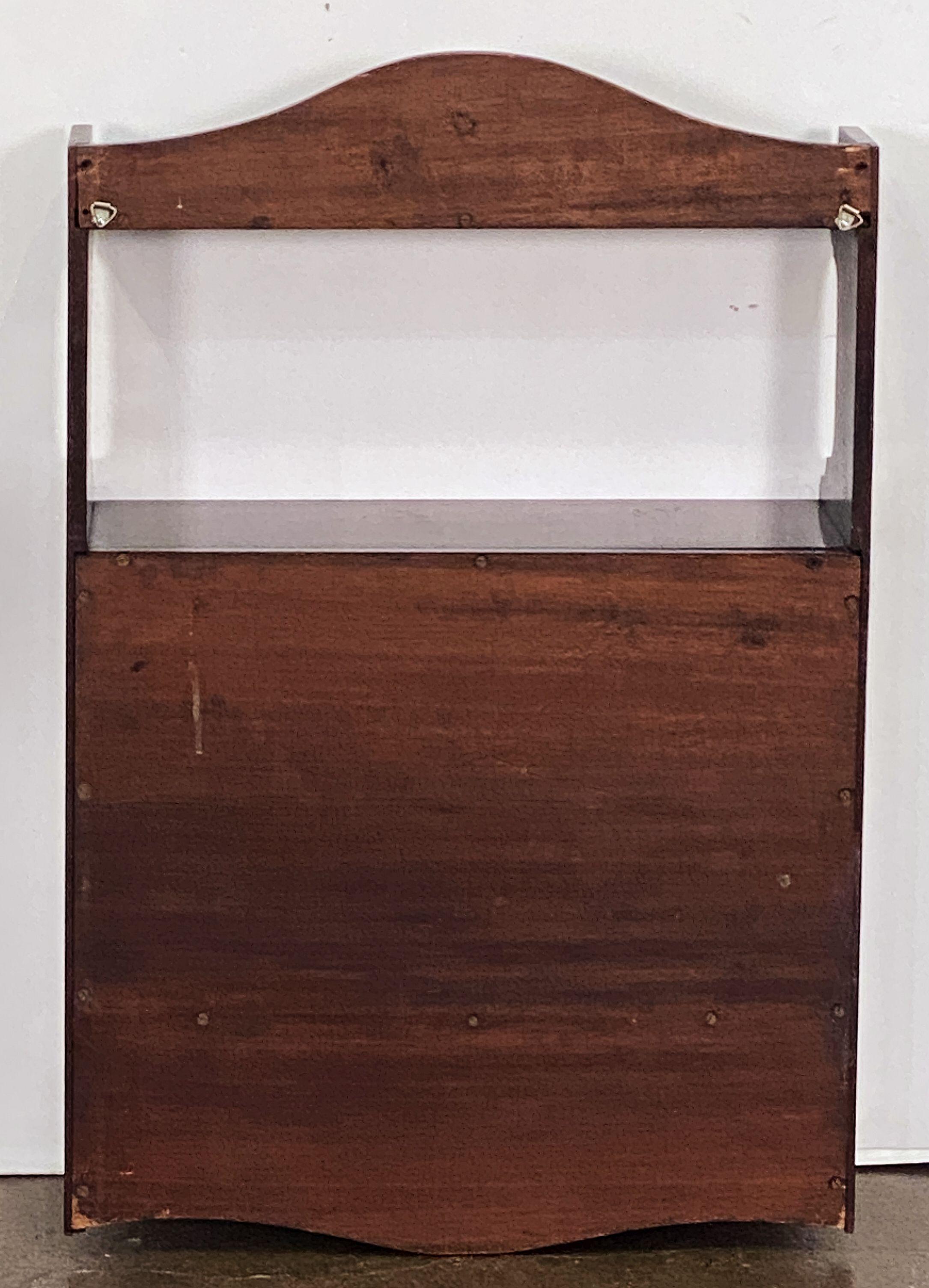 English Hanging Shelf or Curio Cabinet of Inlaid Mahogany 9