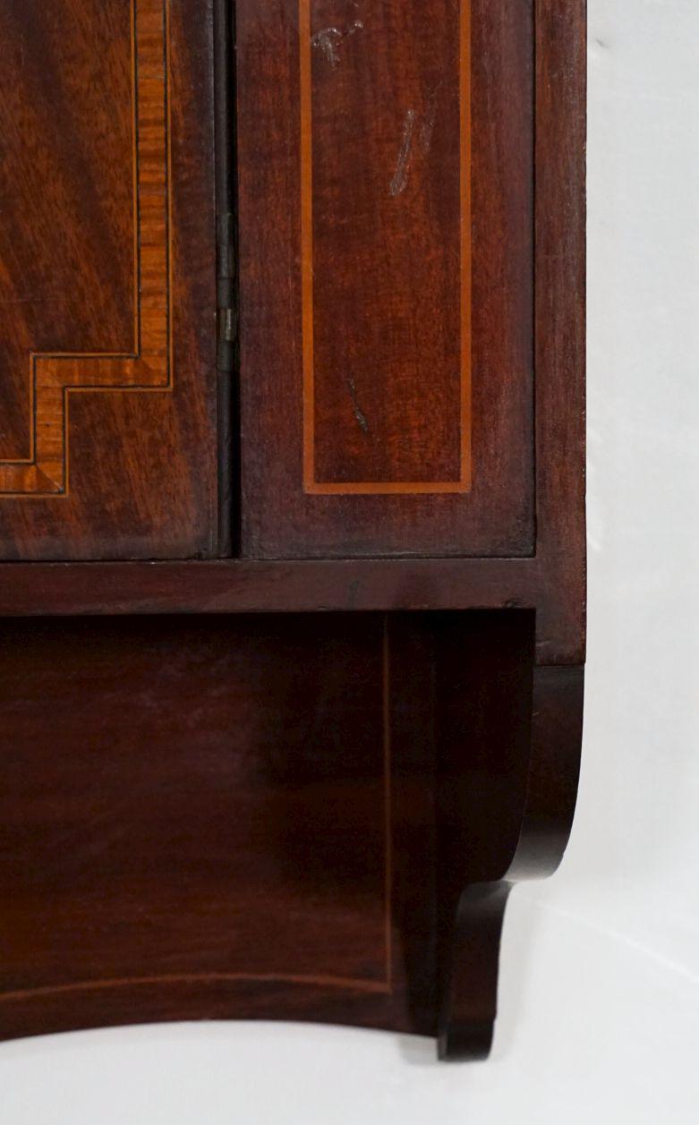 English Hanging Shelf or Curio Cabinet of Inlaid Mahogany 8
