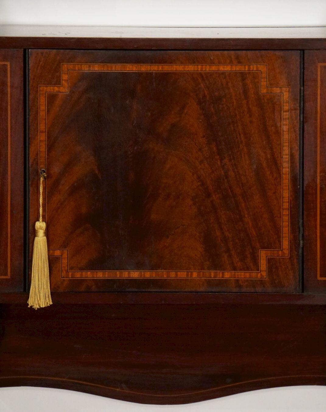English Hanging Shelf or Curio Cabinet of Inlaid Mahogany 6