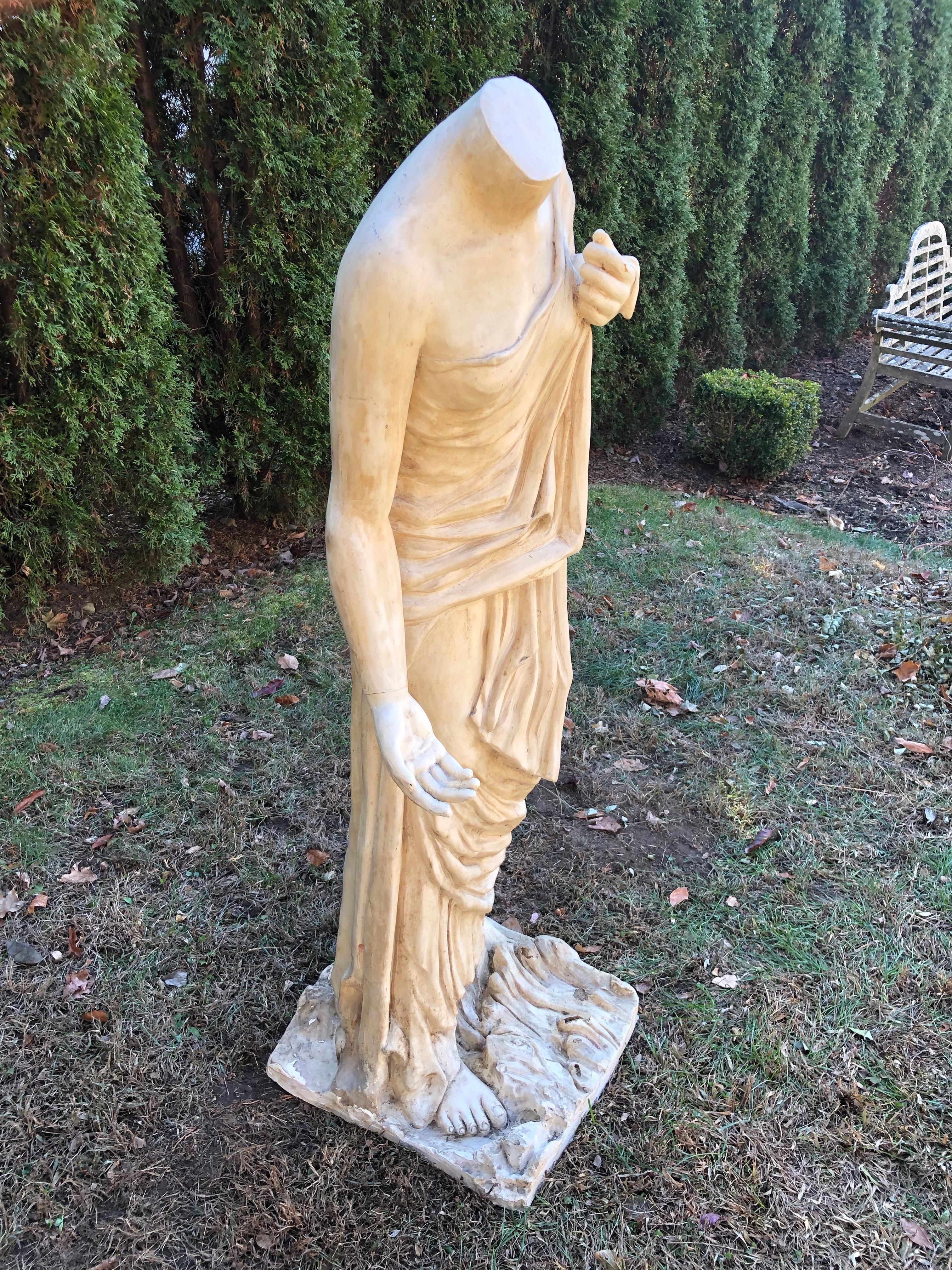 headless venus statue