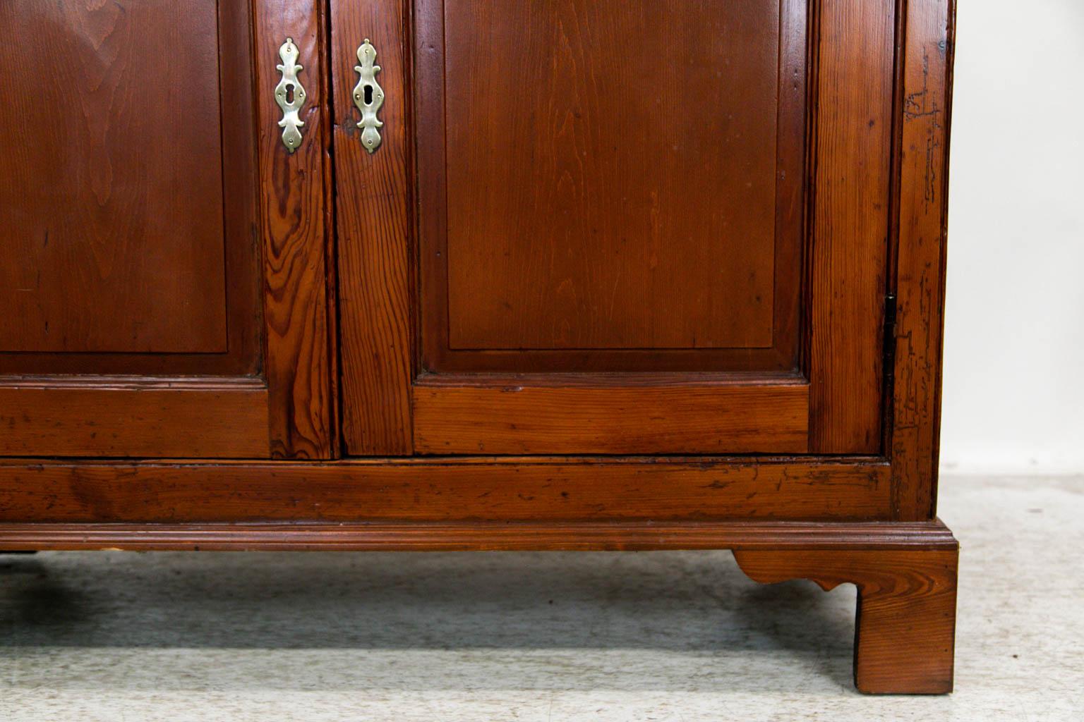 English Heart Pine Cupboard In Good Condition For Sale In Wilson, NC