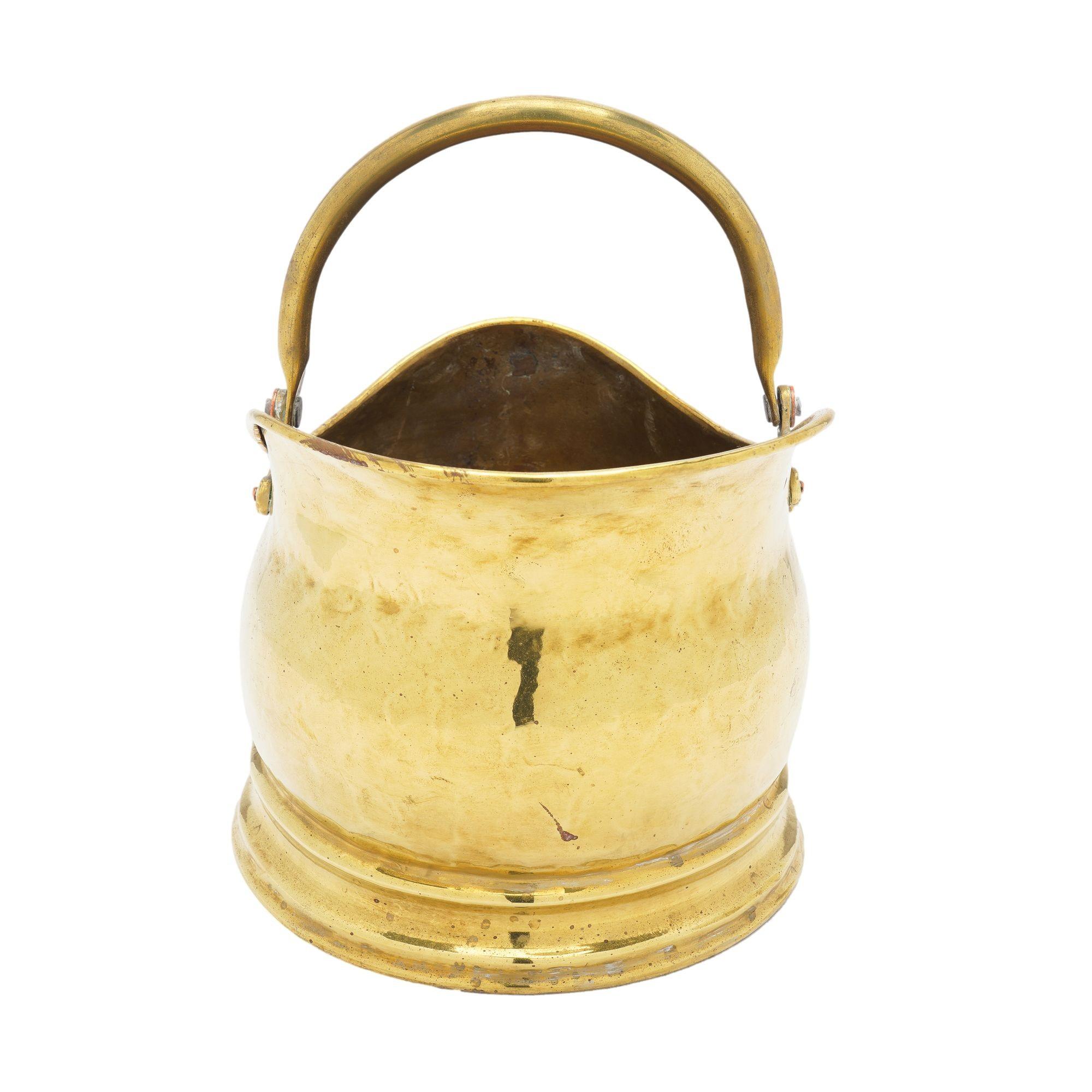 Casco inglese in ottone per carbone, 1800 In condizioni buone in vendita a Kenilworth, IL