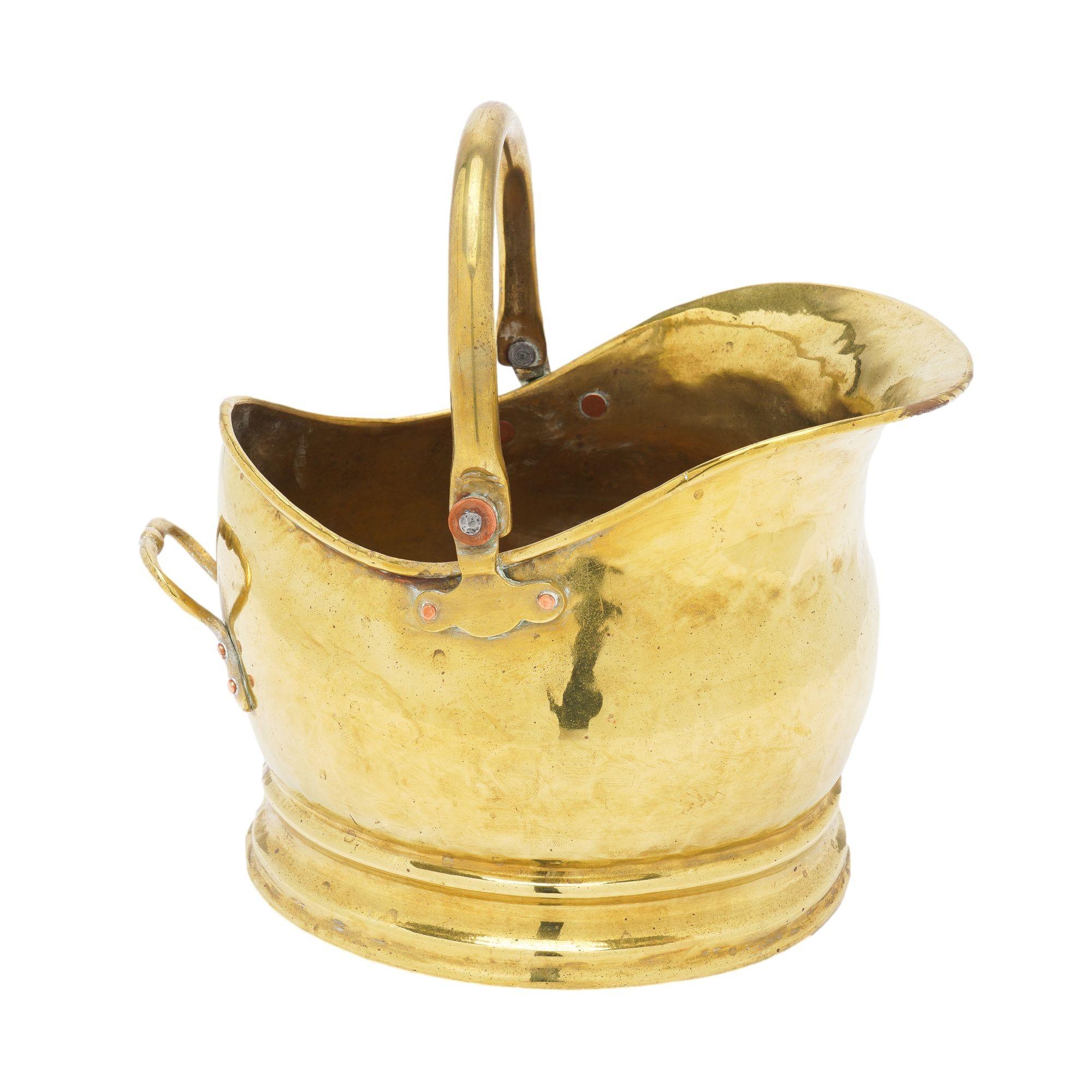 Ottone Casco inglese in ottone per carbone, 1800 in vendita