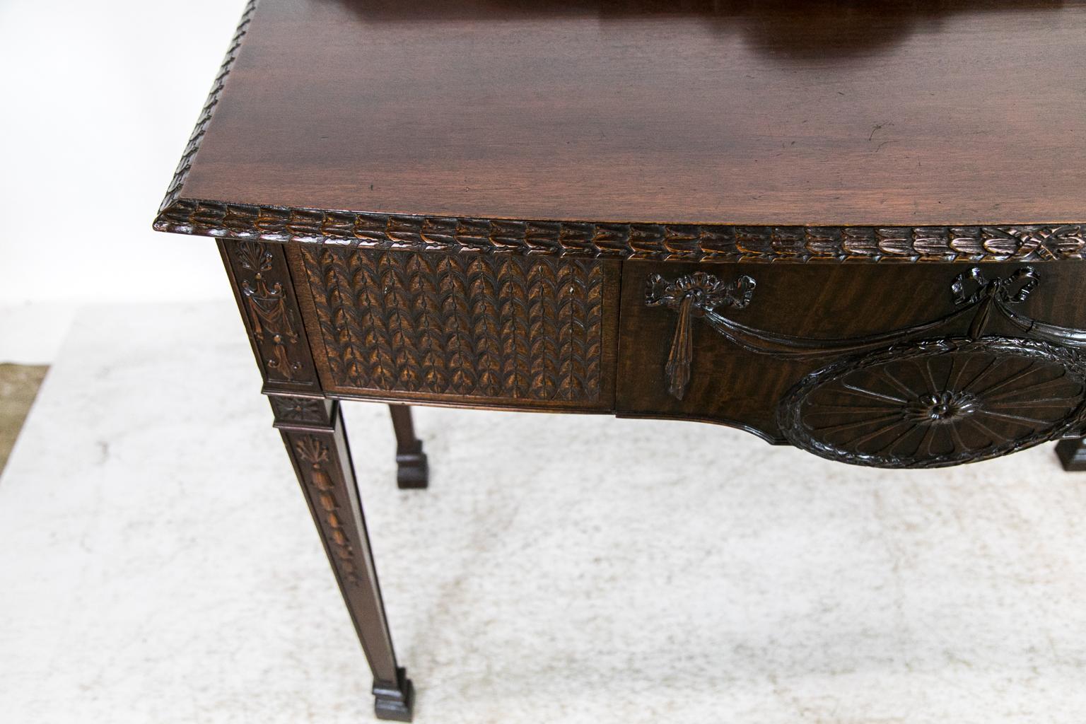 Early 20th Century English Hepplewhite Console Mahogany Table For Sale