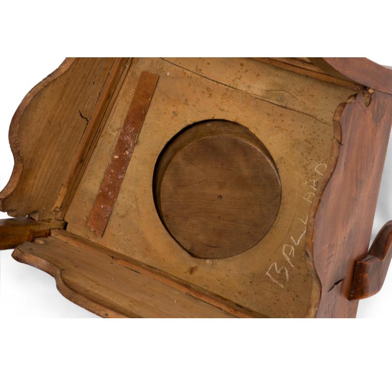 Sillón inglés Hepplewhite Elm Wood Leather Seat Commode en venta 4