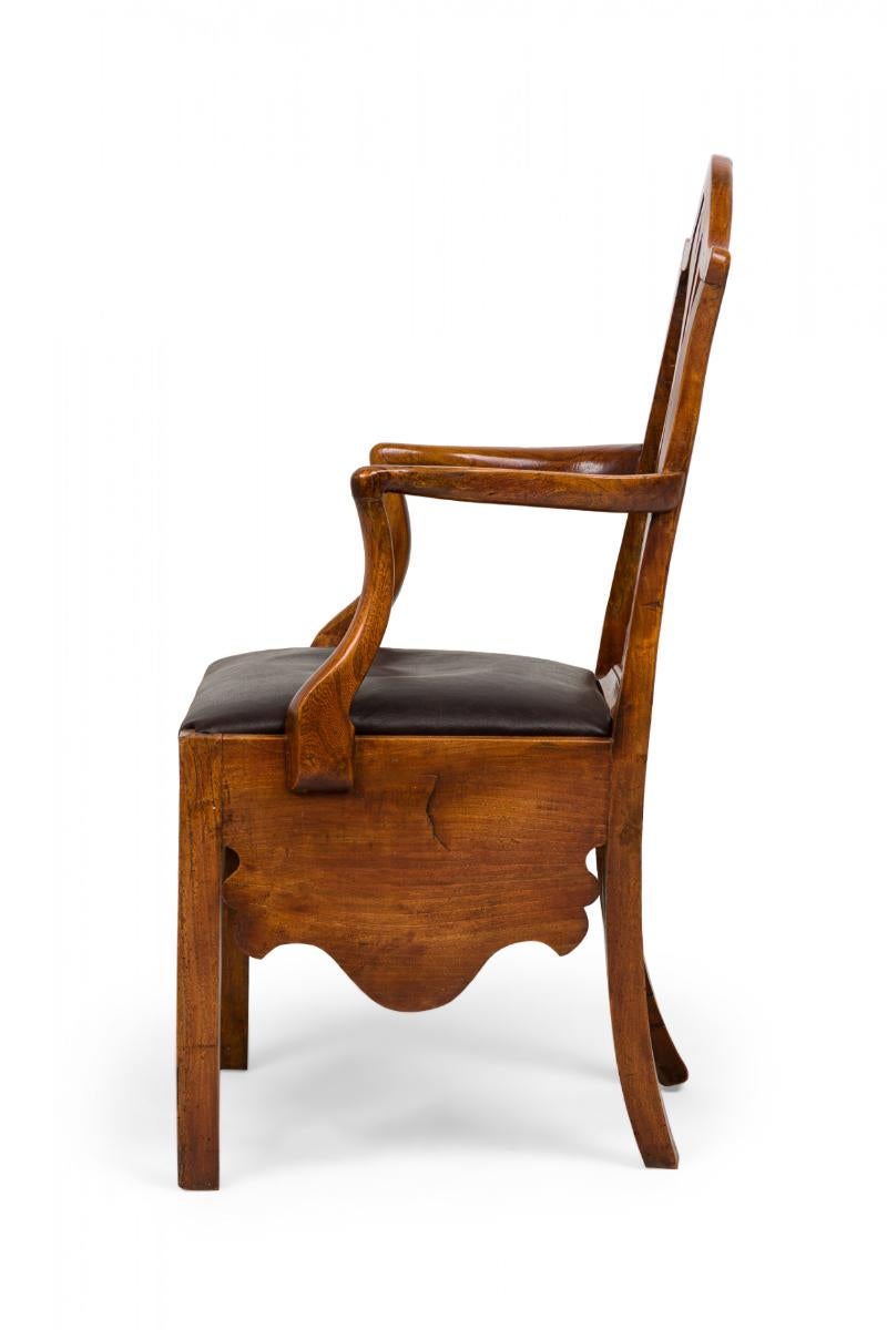 Sillón inglés Hepplewhite Elm Wood Leather Seat Commode Victoriano en venta