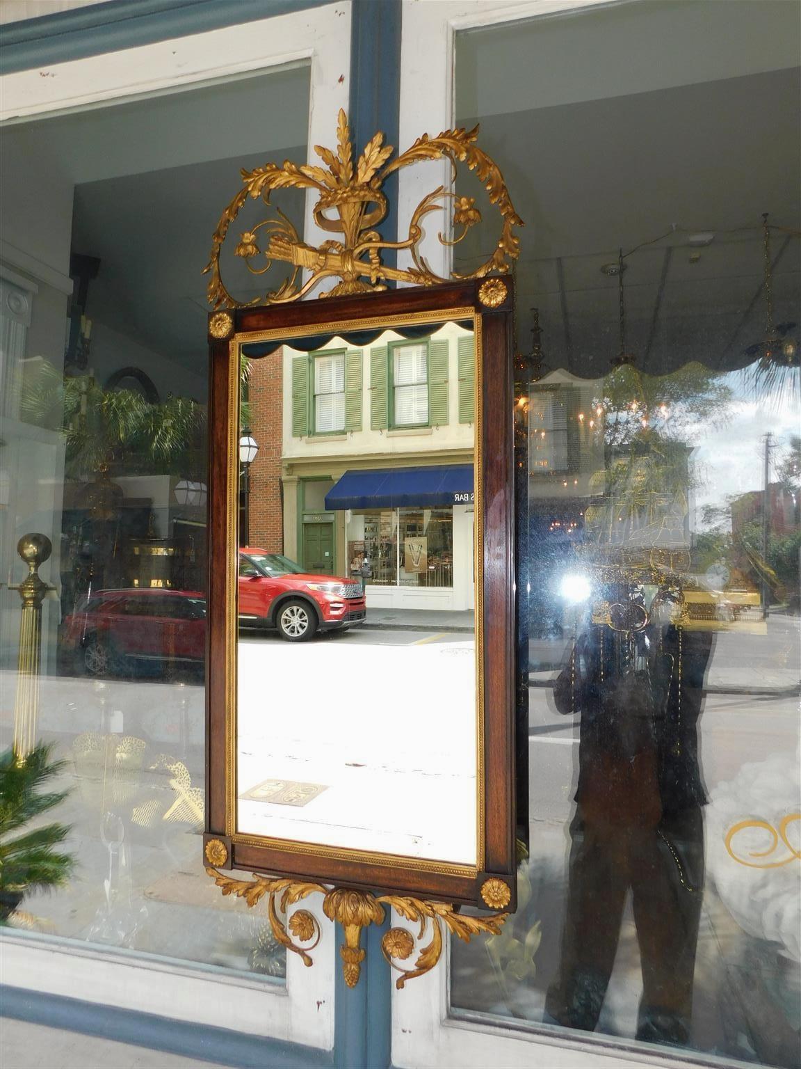 Hand-Carved English Hepplewhite Mahogany and Gilt Wood Foliage Medallion Wall Mirror, C 1790 For Sale