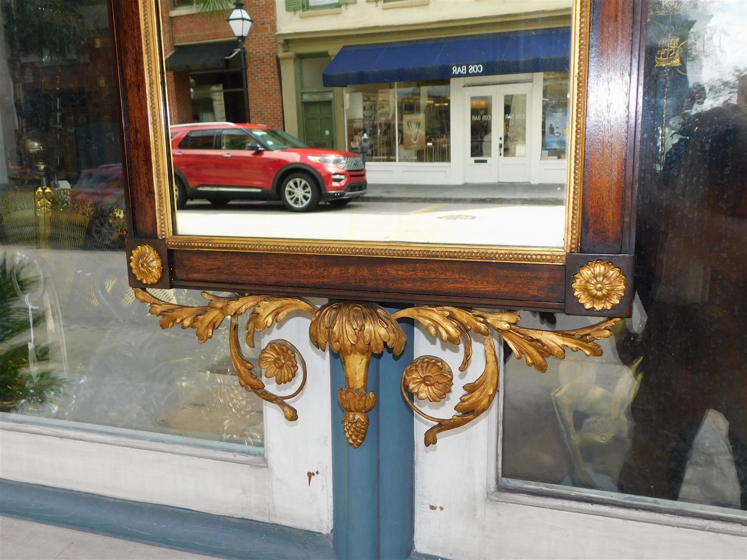 English Hepplewhite Mahogany and Gilt Wood Foliage Medallion Wall Mirror, C 1790 For Sale 3