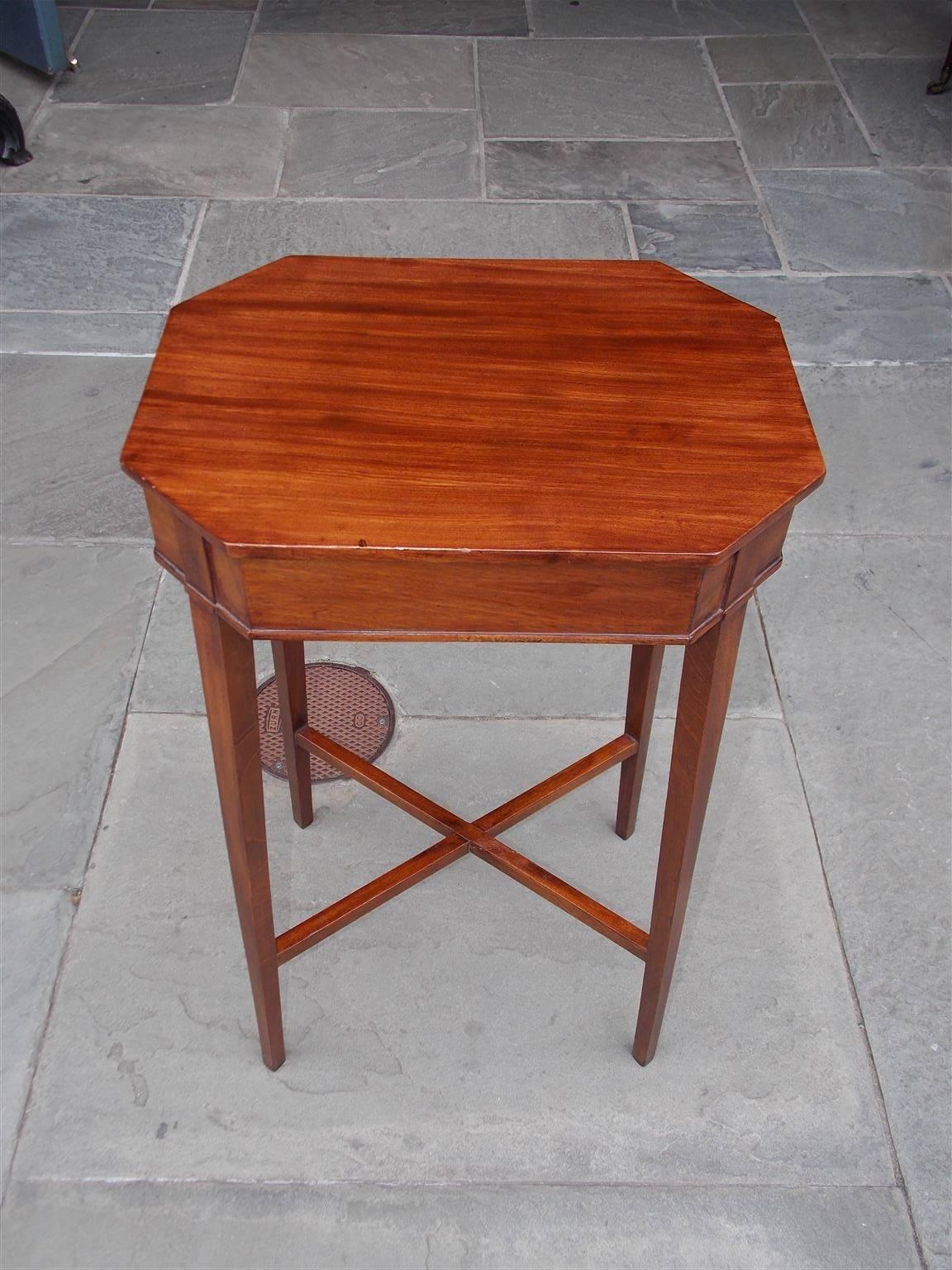 English Hepplewhite Mahogany One Drawer Octagon Side Table, Circa 1800 In Excellent Condition In Hollywood, SC