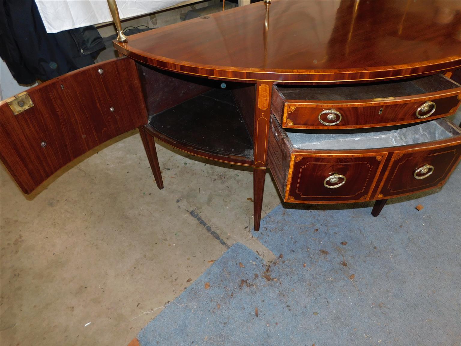 Buffet anglais Hepplewhite en acajou incrusté Patera avec galerie en laiton, vers 1770 en vente 8